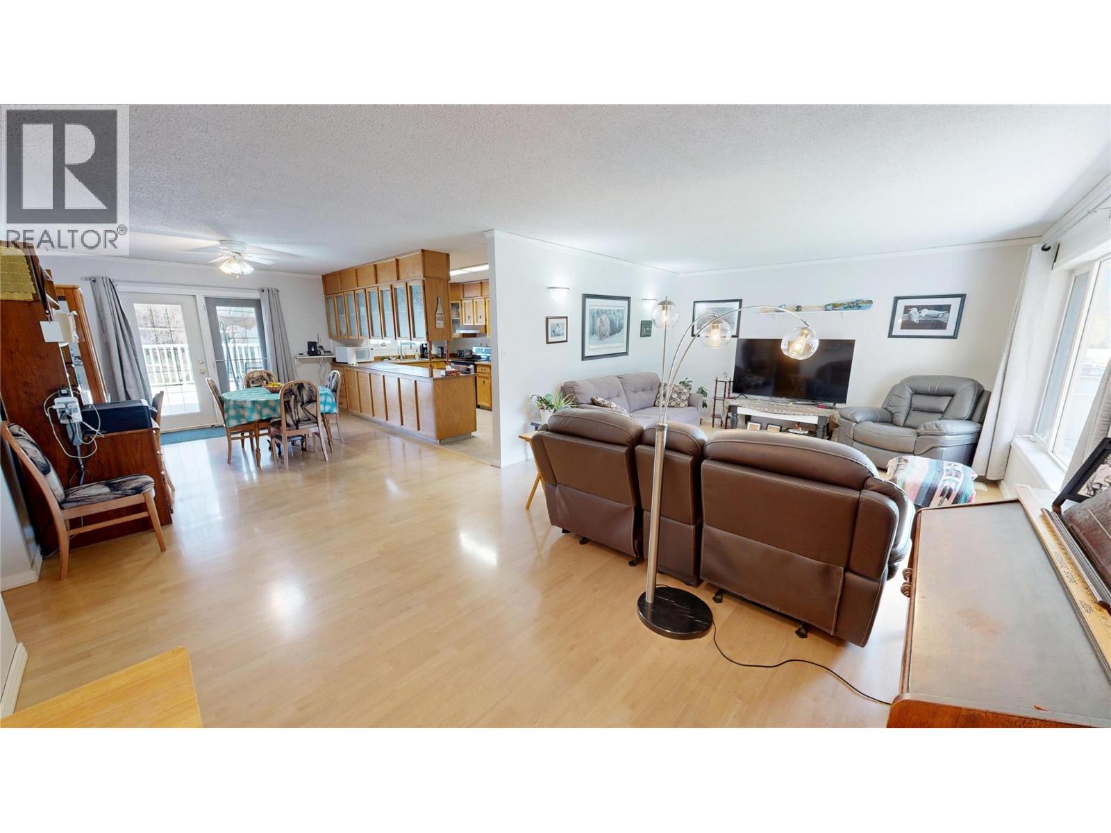 4835 Purcell Avenue, Edgewater, British Columbia  V0A 1E0 - Photo 7 - 10386916