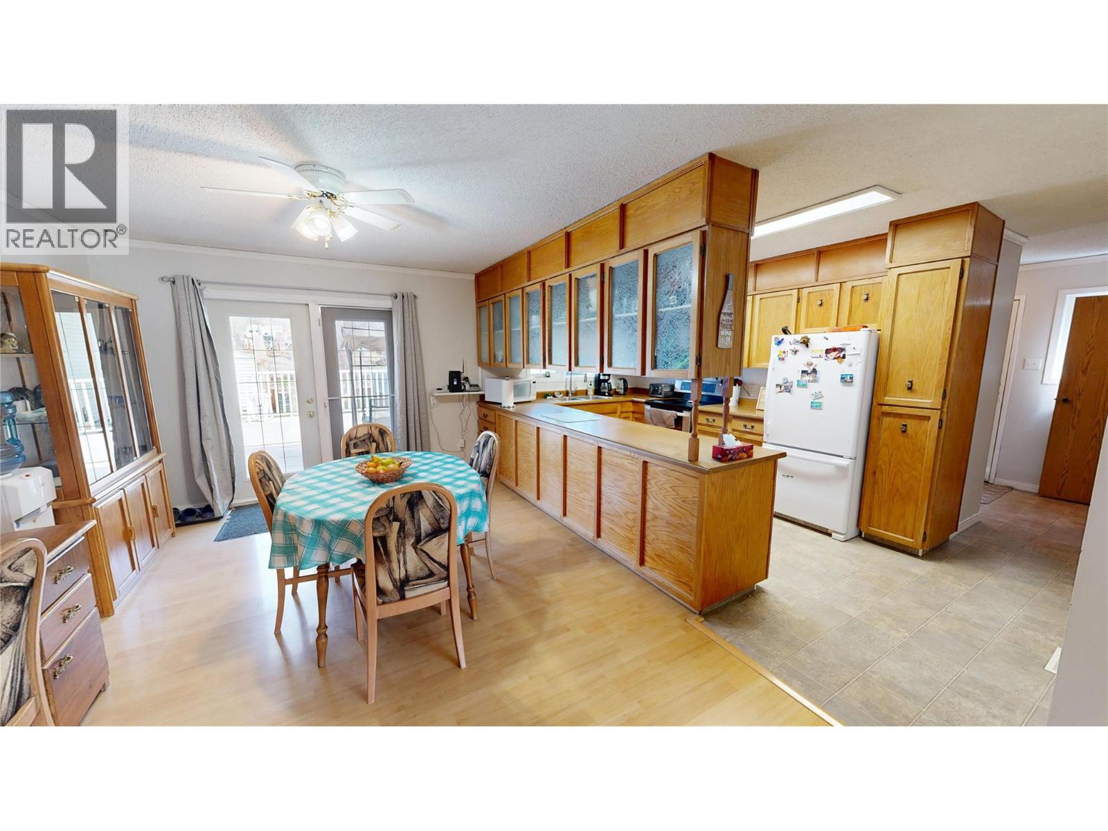 4835 Purcell Avenue, Edgewater, British Columbia  V0A 1E0 - Photo 9 - 10386916