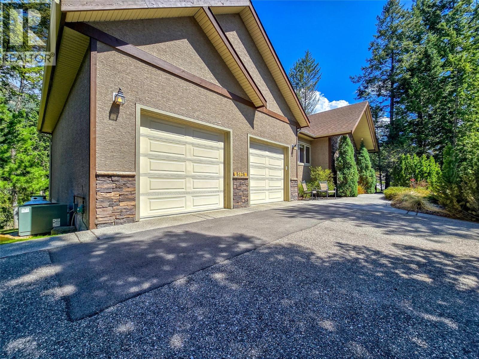 8128 Duby Road, Dry Gulch, British Columbia  V0A 1M0 - Photo 9 - 10387019
