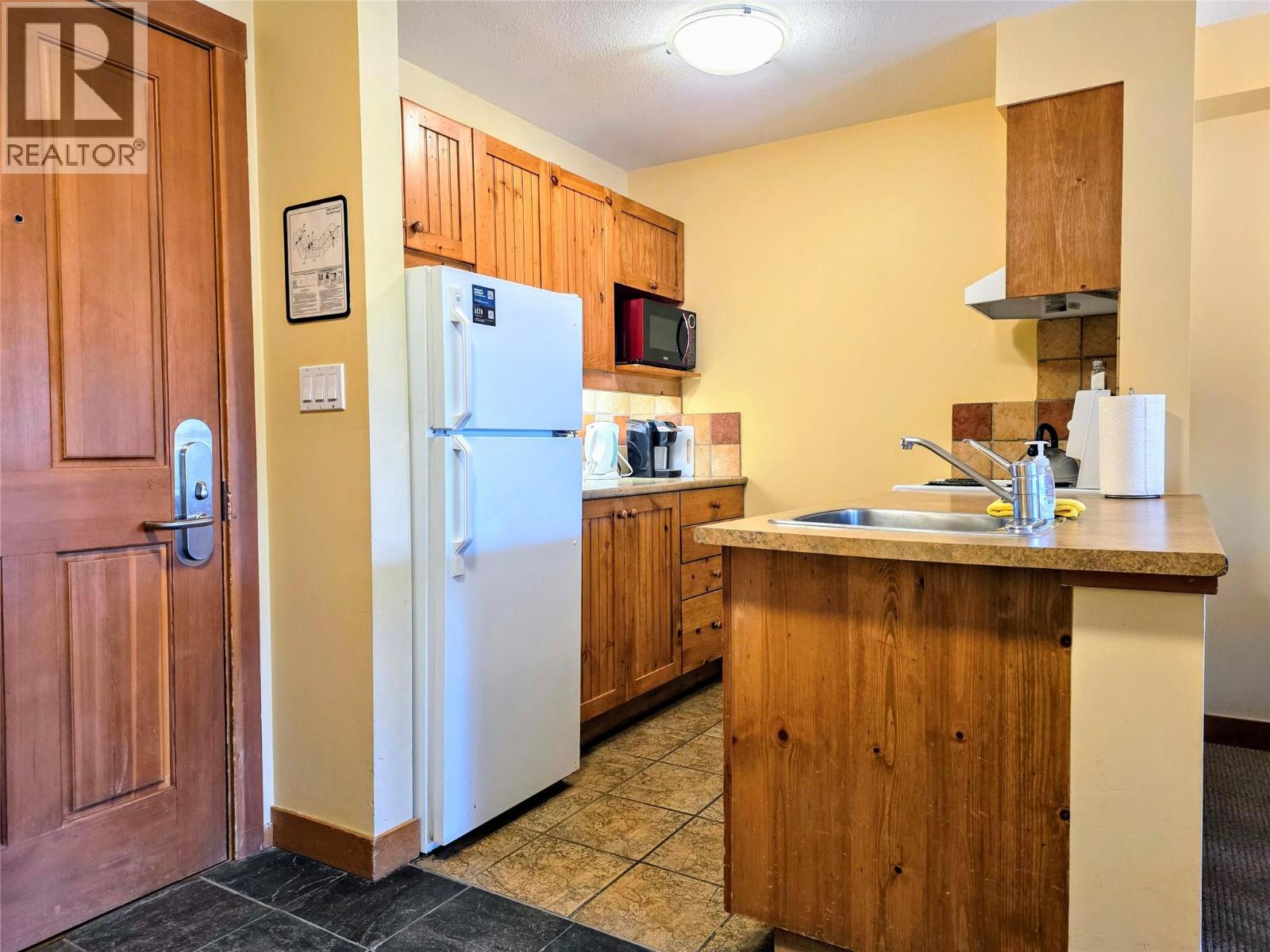 2080 Summit Drive Unit# 318, Panorama, British Columbia