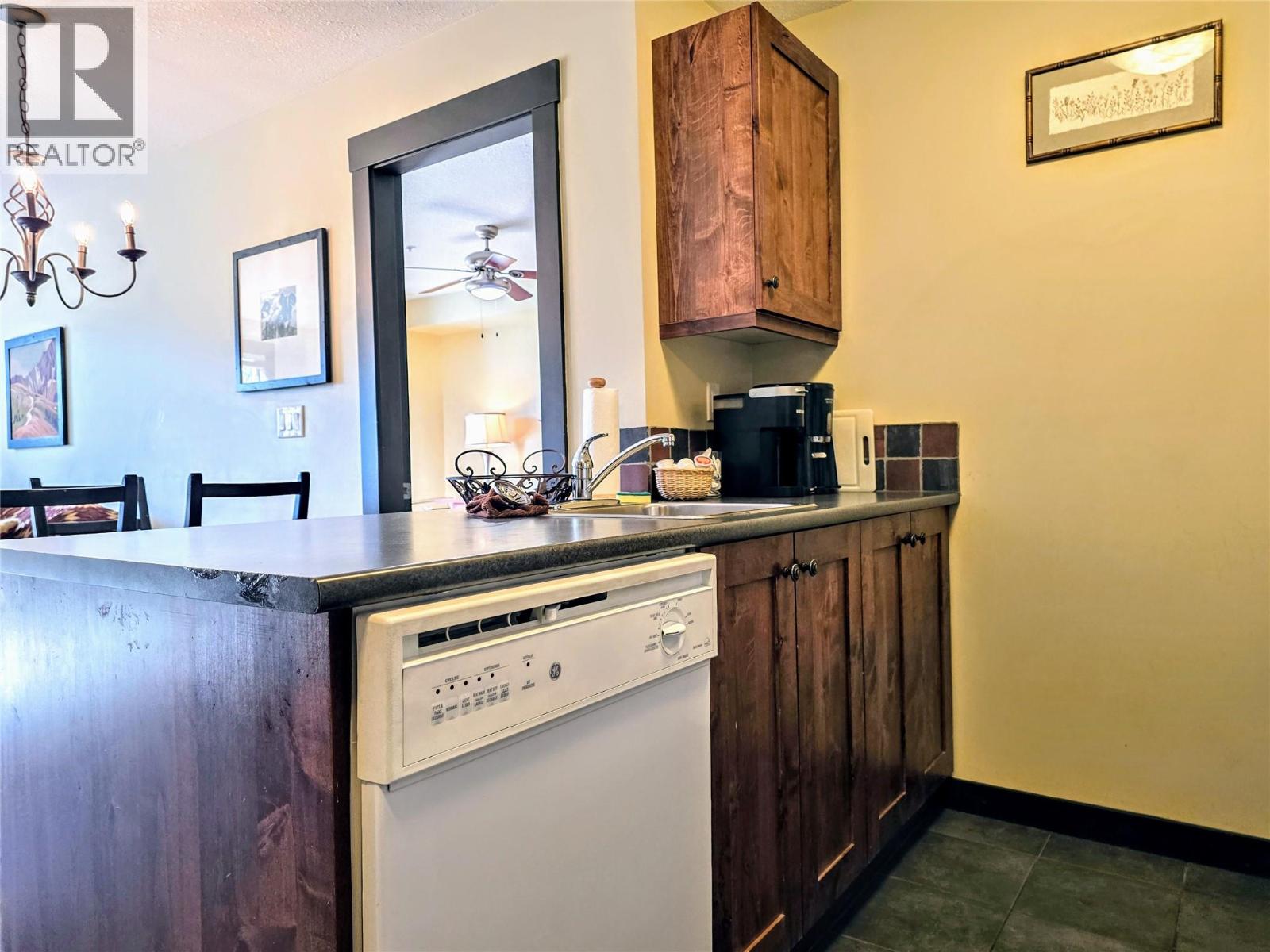 2070 Summit Drive Unit# 304, Panorama, British Columbia  V0A 1T0 - Photo 6 - 10386858