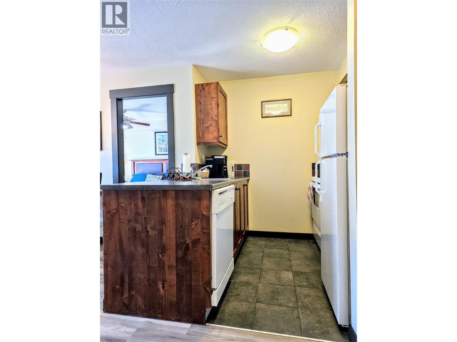 2070 Summit Drive Unit# 304, Panorama, British Columbia  V0A 1T0 - Photo 9 - 10386858