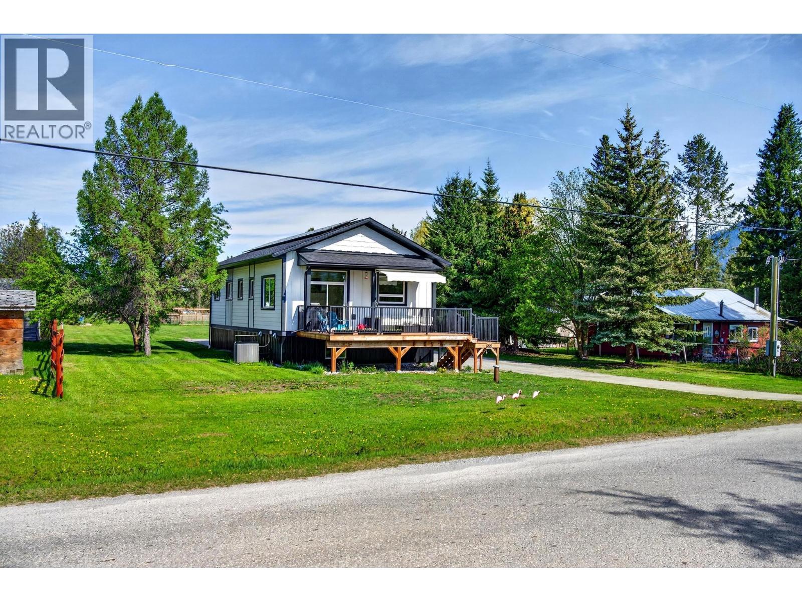 888 Canyon Creek Road, Golden, British Columbia