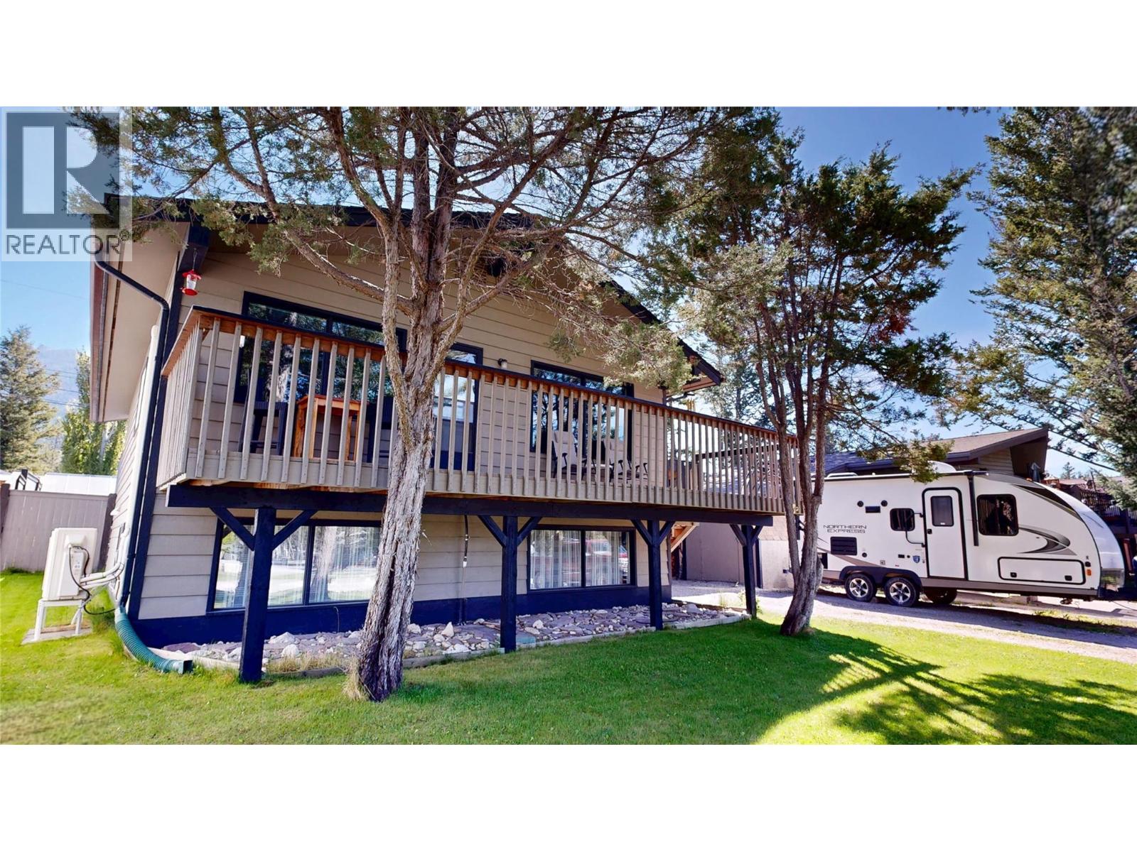7536 Jackson Avenue, Radium Hot Springs, British Columbia  V0A 1M0 - Photo 2 - 10387336