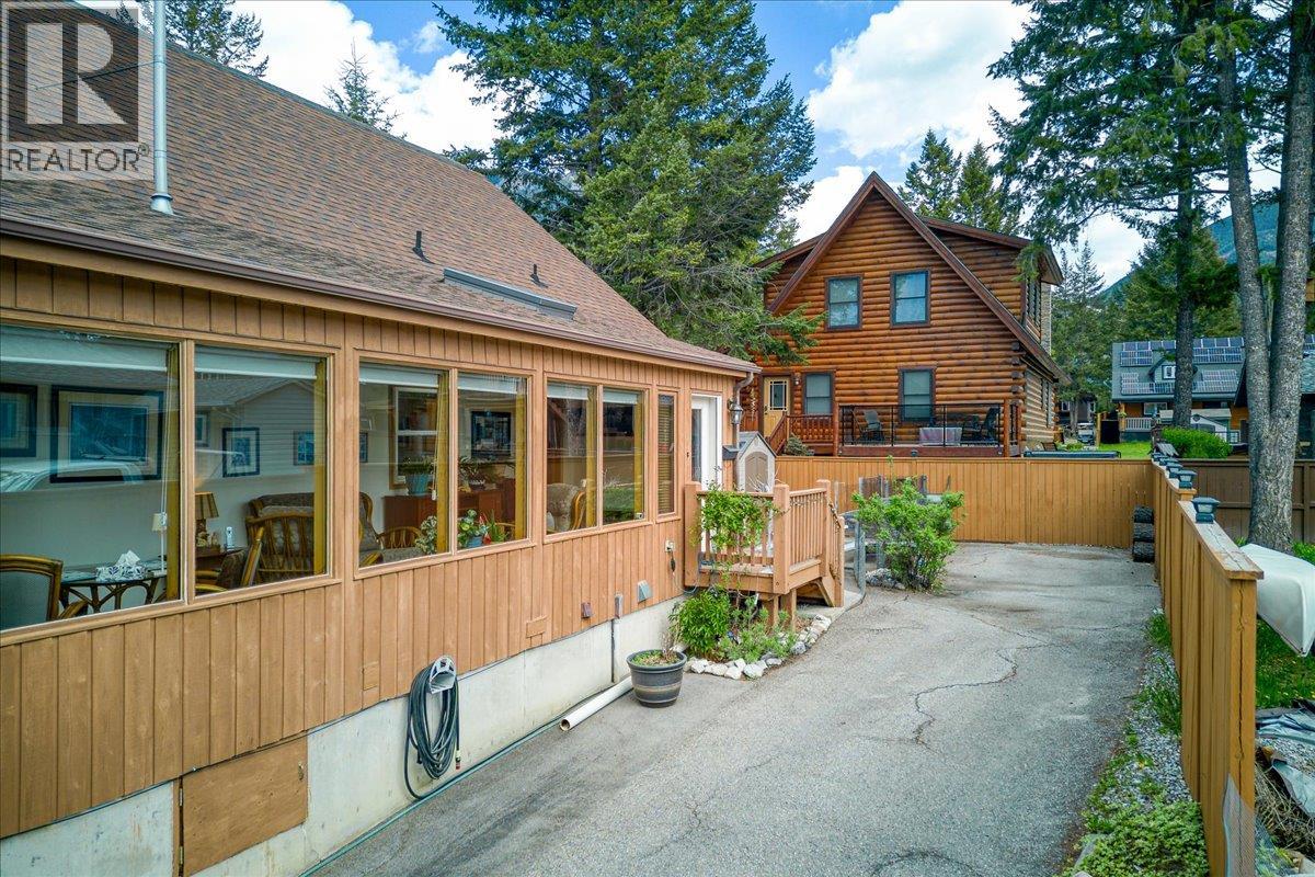 7330 Glacier Drive, Radium Hot Springs, British Columbia  V0A 1M0 - Photo 53 - 10387265