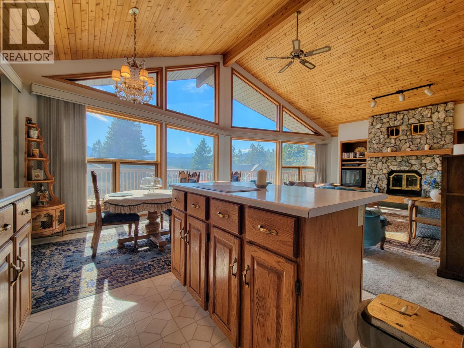 7326 GLACIER Drive, Radium Hot Springs, British Columbia