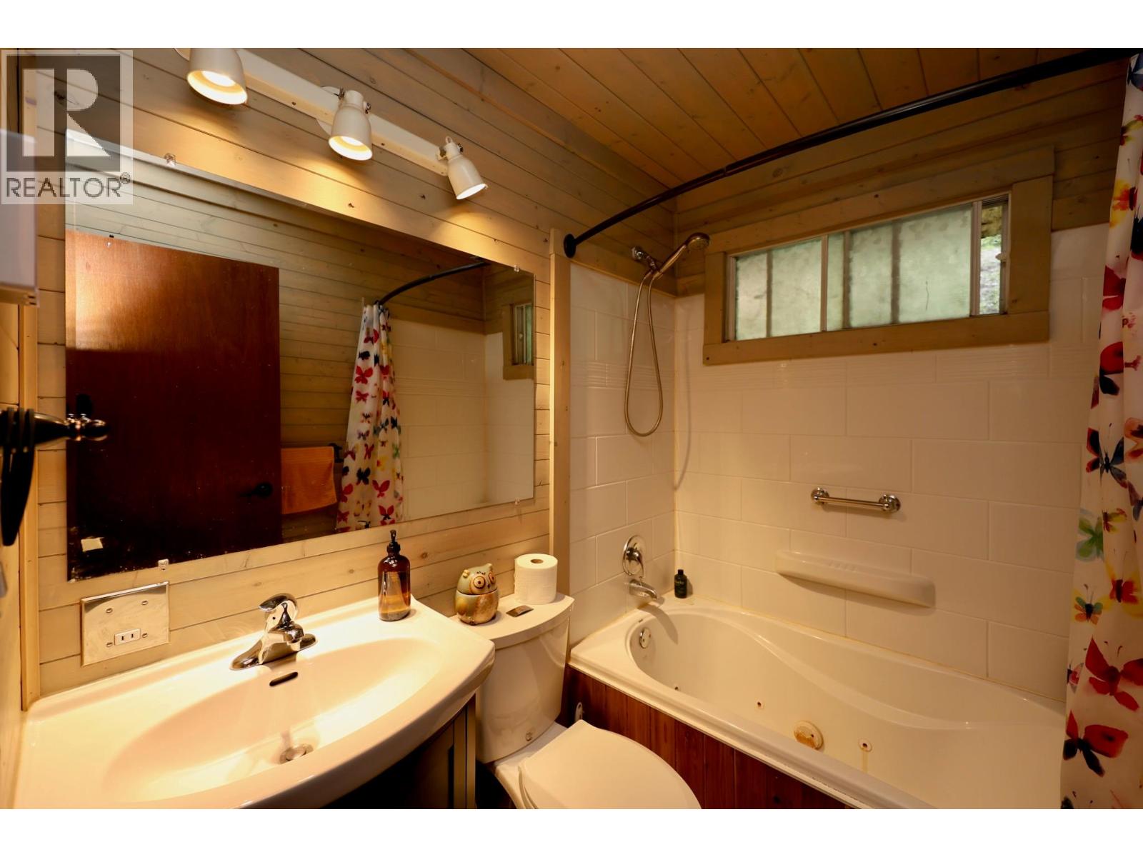 486 Champagne Road Unit# 1, 2, 3,, Golden, British Columbia  V0A 1H2 - Photo 9 - 10388082
