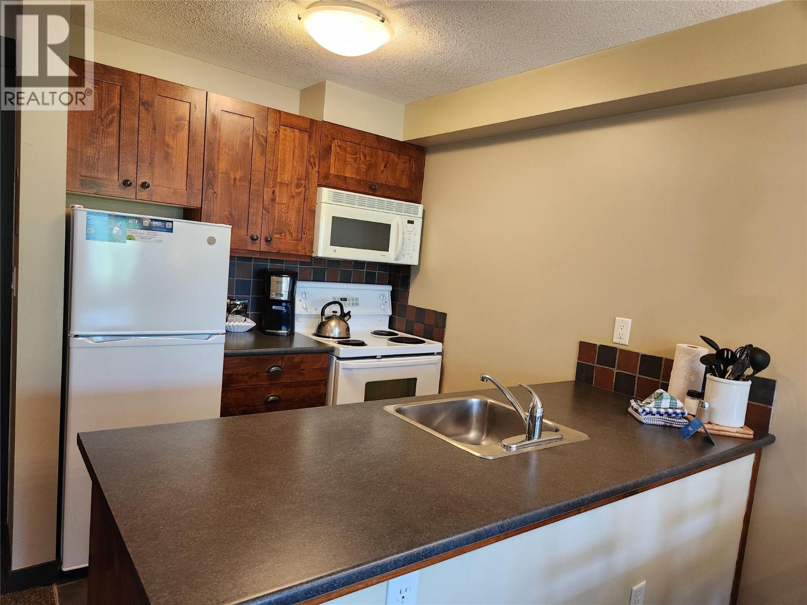 2070 Summit Drive Unit# 305, Panorama, British Columbia