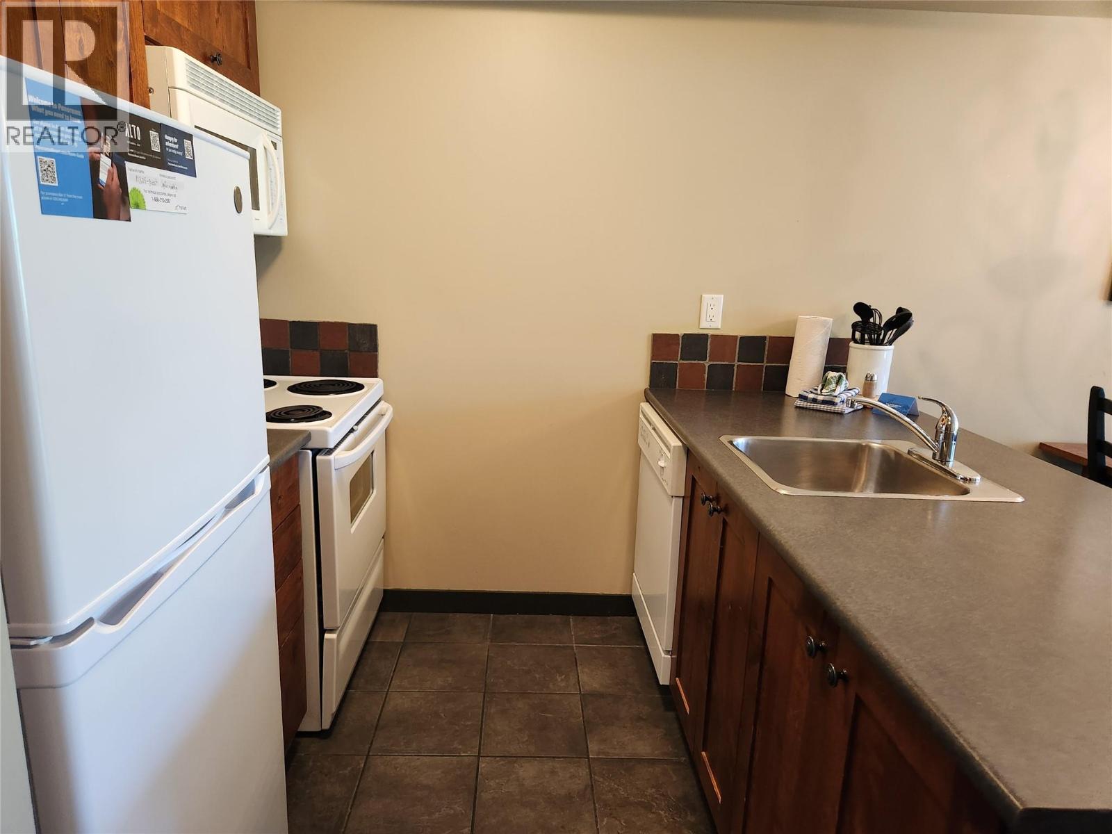 2070 Summit Drive Unit# 305, Panorama, British Columbia  V0A 1T0 - Photo 2 - 10388319