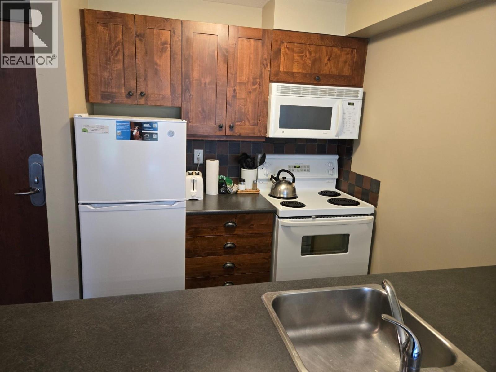 2070 Summit Drive Unit# 305, Panorama, British Columbia  V0A 1T0 - Photo 3 - 10388319