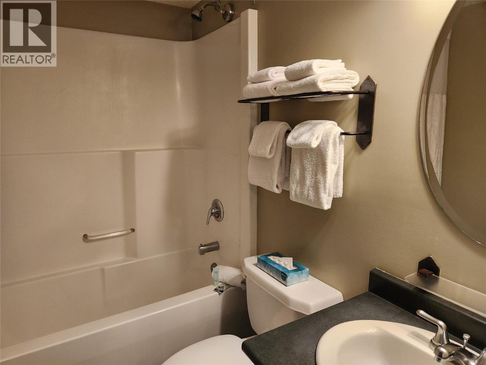 2070 Summit Drive Unit# 305, Panorama, British Columbia  V0A 1T0 - Photo 5 - 10388319