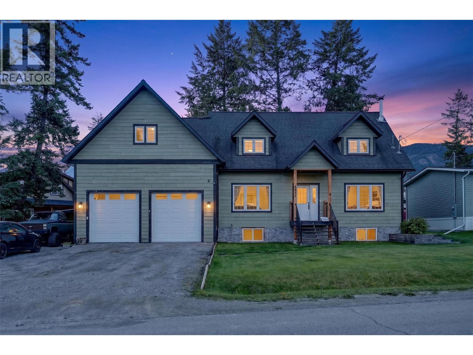 4852 Riverview Drive, Edgewater, British Columbia