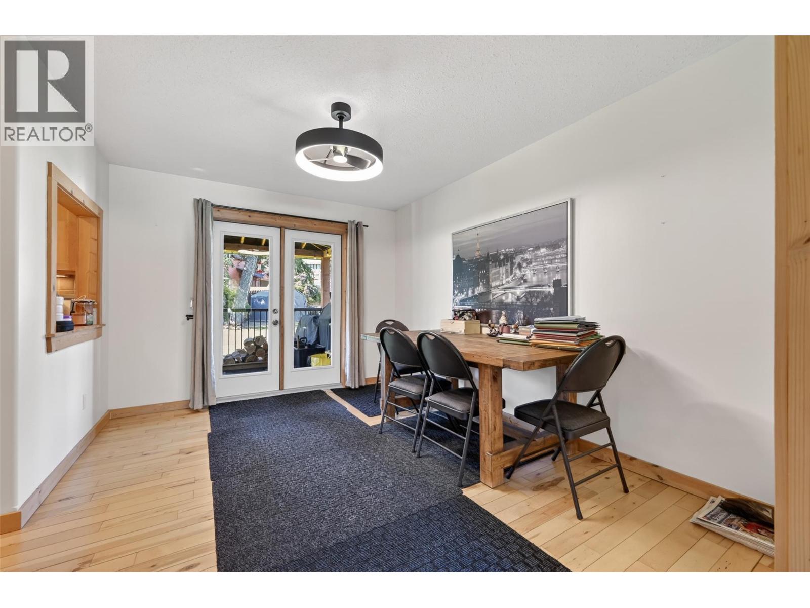 4852 Riverview Drive, Edgewater, British Columbia  V0A 1E0 - Photo 11 - 10388240