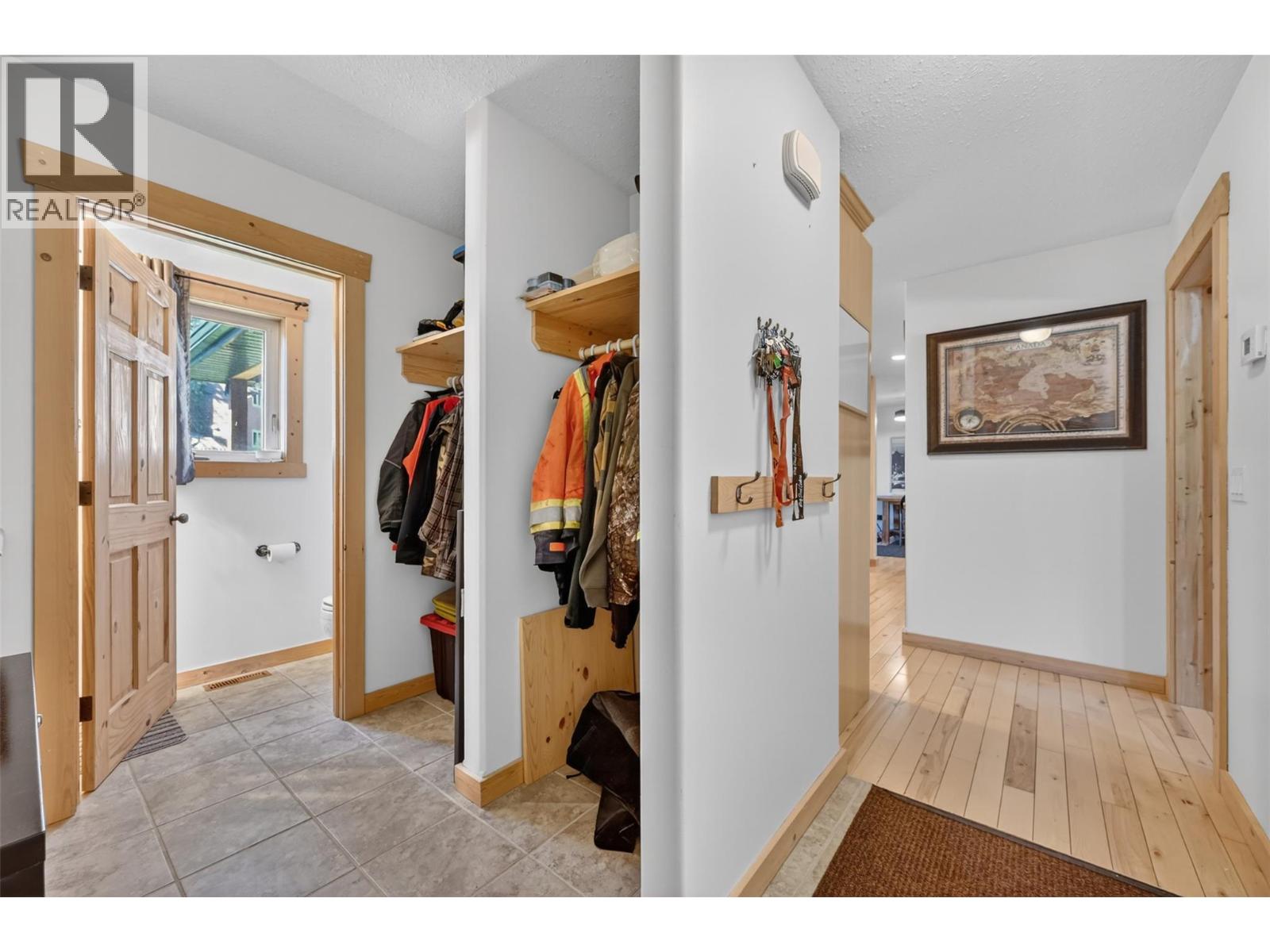 4852 Riverview Drive, Edgewater, British Columbia  V0A 1E0 - Photo 12 - 10388240