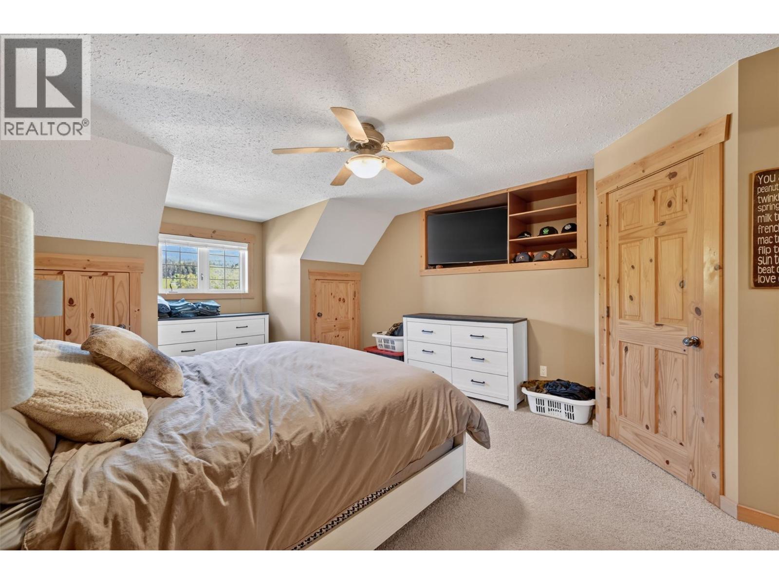 4852 Riverview Drive, Edgewater, British Columbia  V0A 1E0 - Photo 14 - 10388240