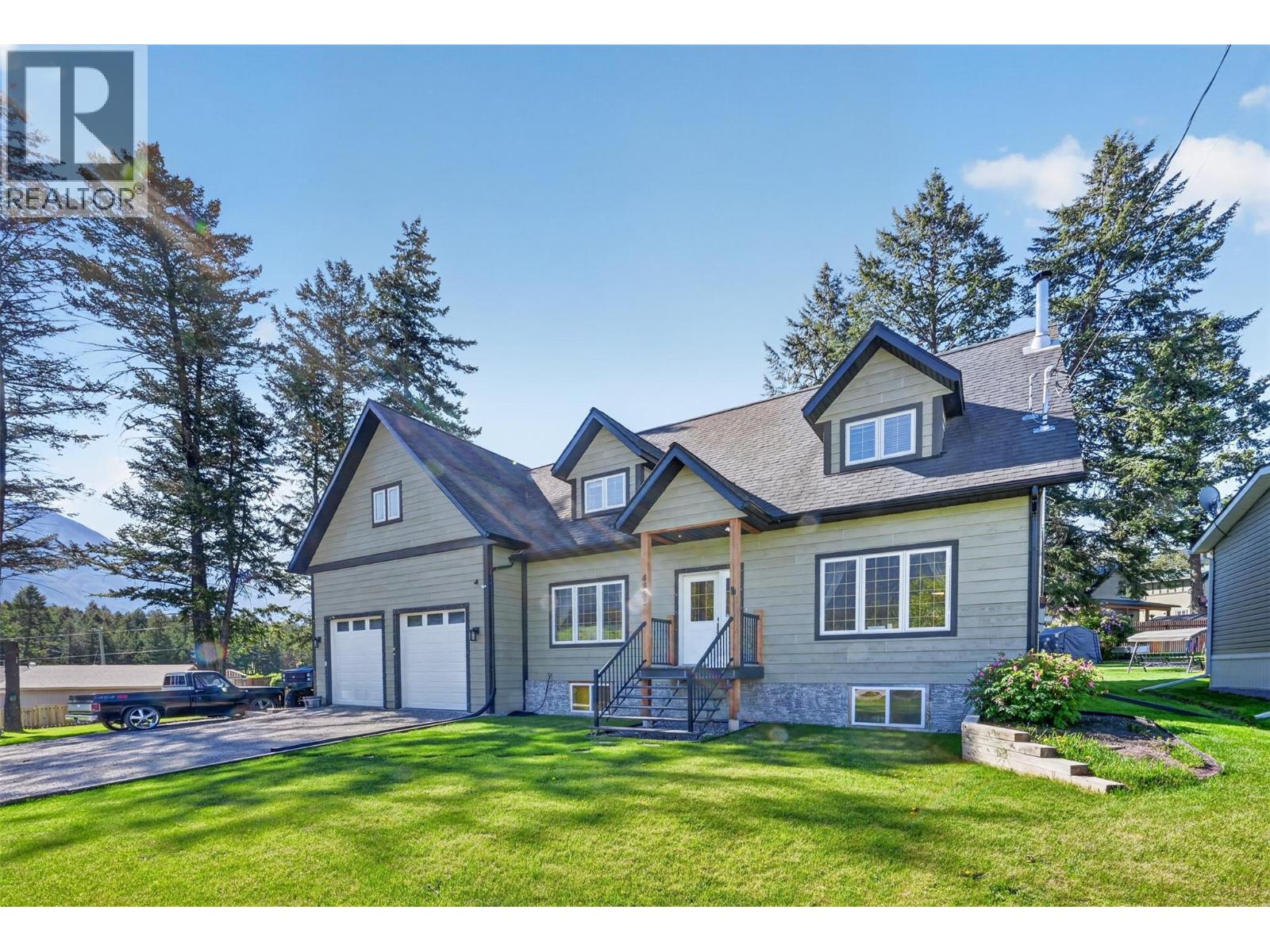 4852 Riverview Drive, Edgewater, British Columbia  V0A 1E0 - Photo 2 - 10388240