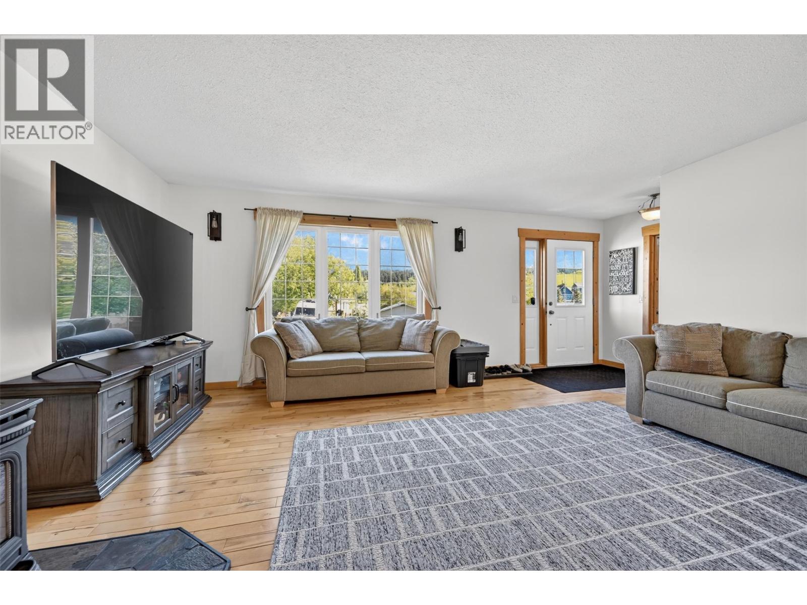 4852 Riverview Drive, Edgewater, British Columbia  V0A 1E0 - Photo 7 - 10388240