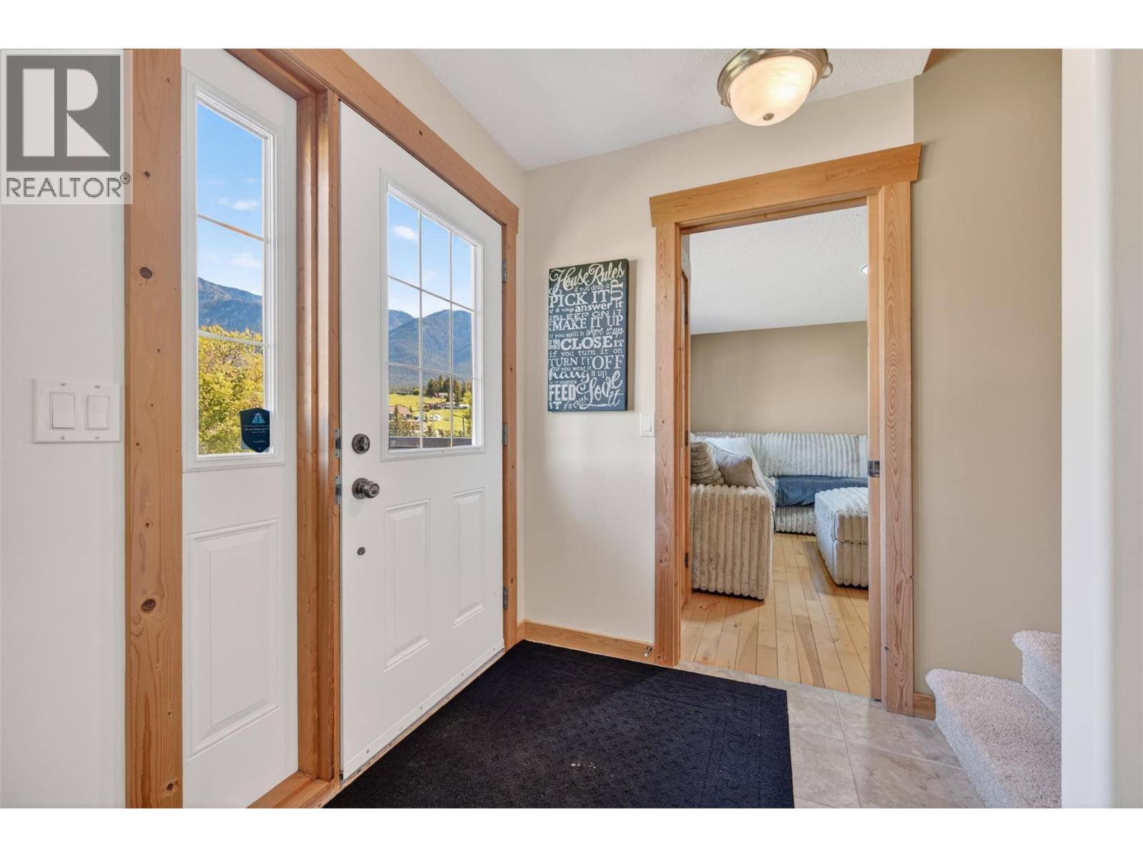 4852 Riverview Drive, Edgewater, British Columbia  V0A 1E0 - Photo 8 - 10388240