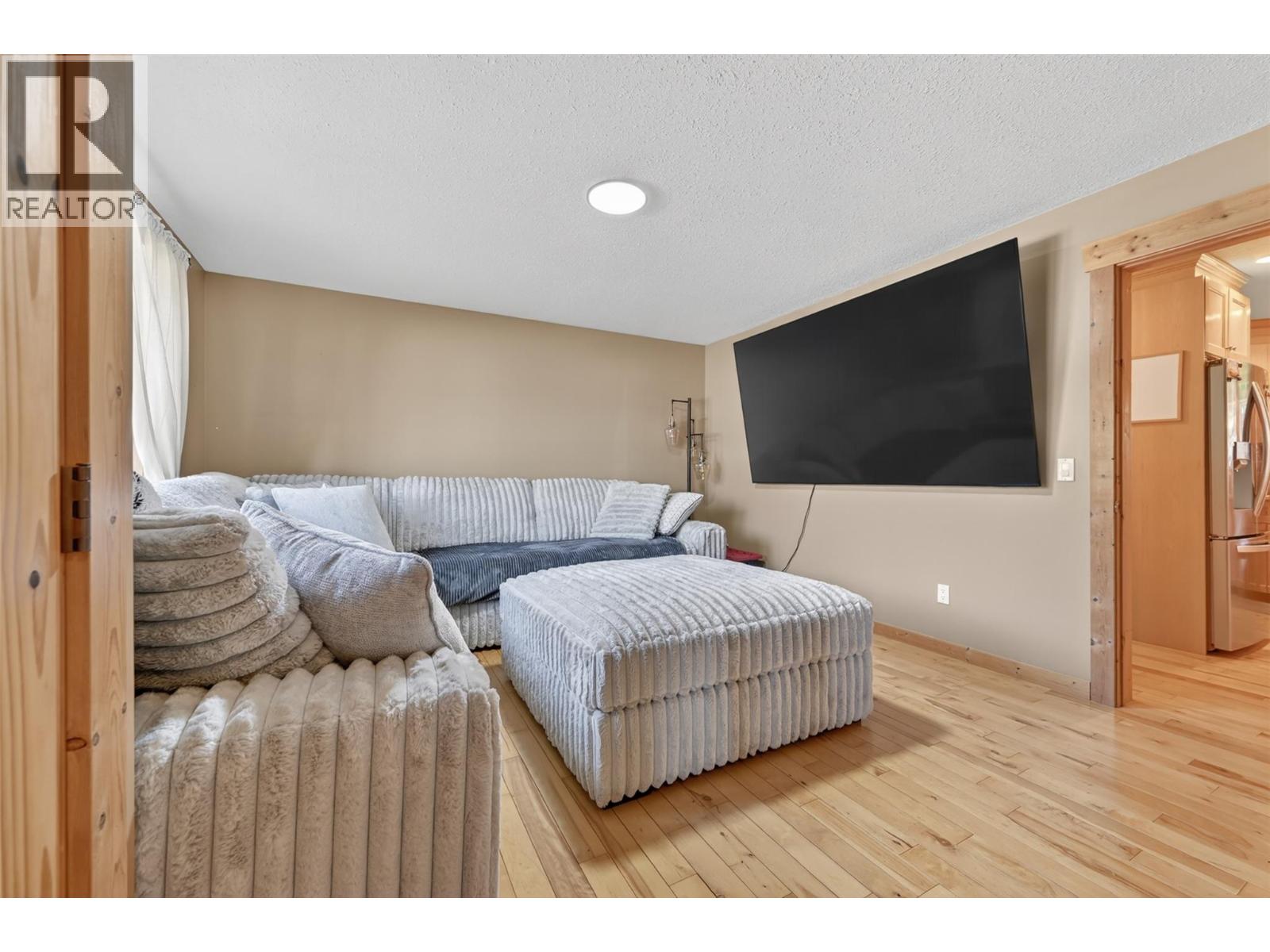 4852 Riverview Drive, Edgewater, British Columbia  V0A 1E0 - Photo 9 - 10388240