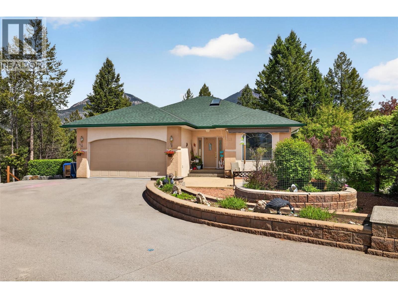 640 Upper Lakeview Road Unit# 27, Invermere, British Columbia  V0A 1K3 - Photo 2 - 10388627