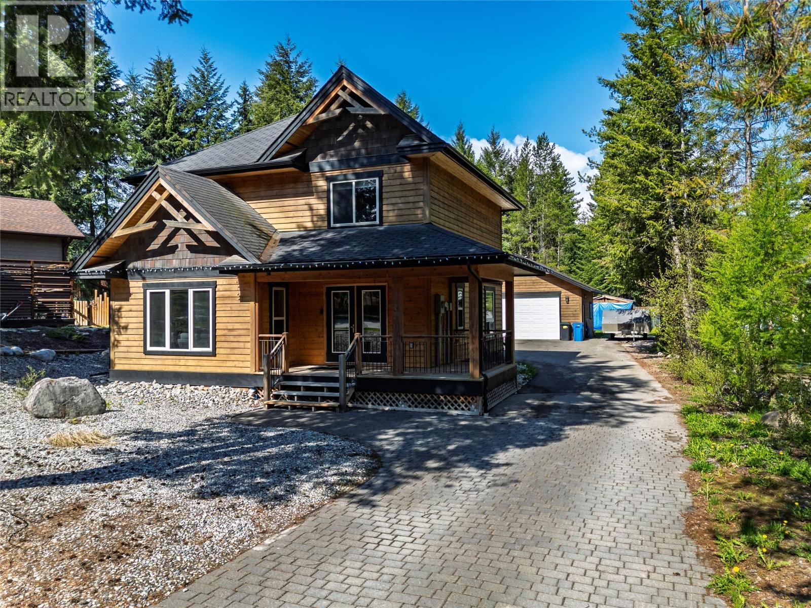 1035 Stoney Lane Road, Golden, British Columbia