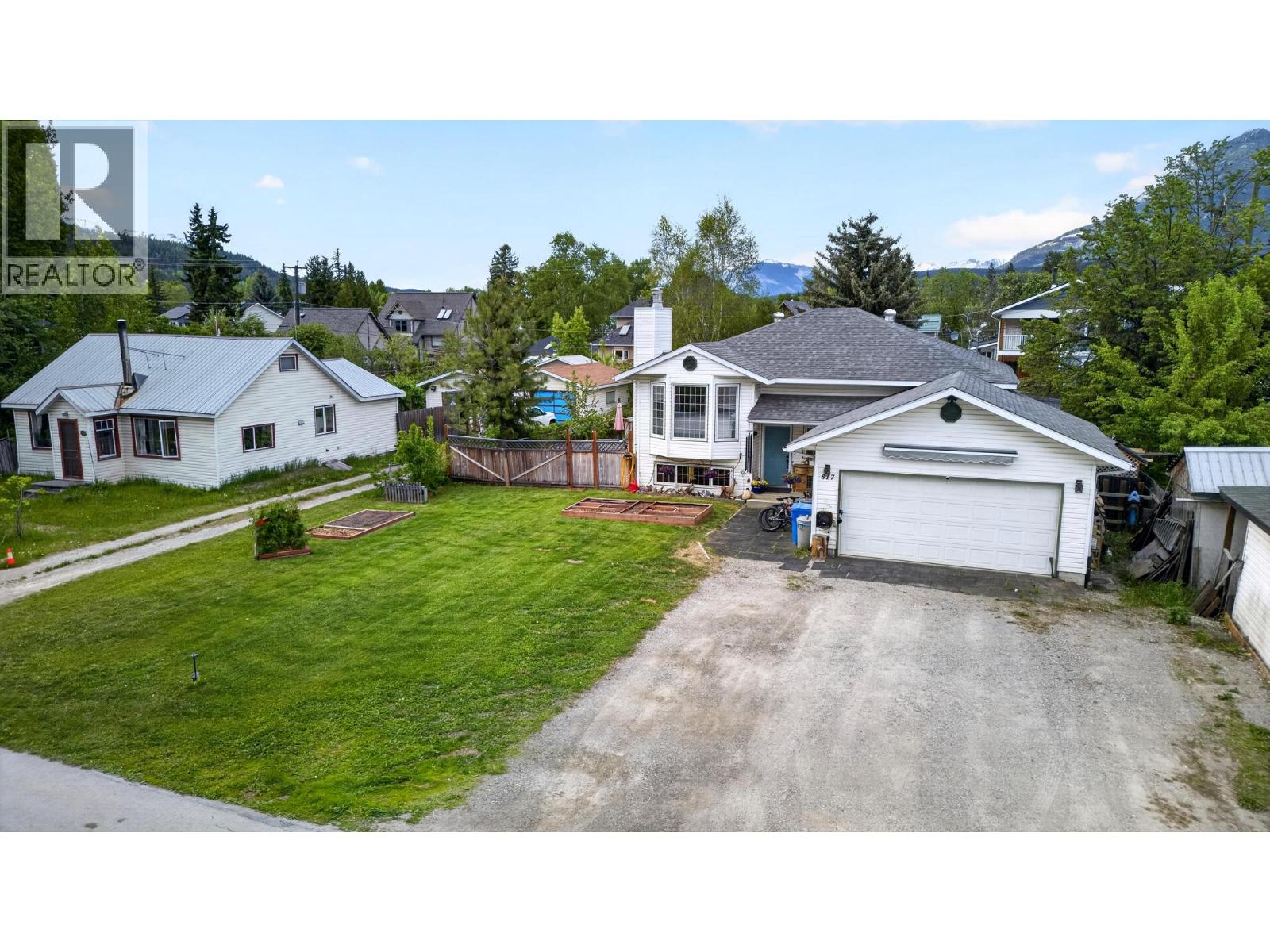 517 12th Street S, Golden, British Columbia  V0A 1H0 - Photo 2 - 10389215