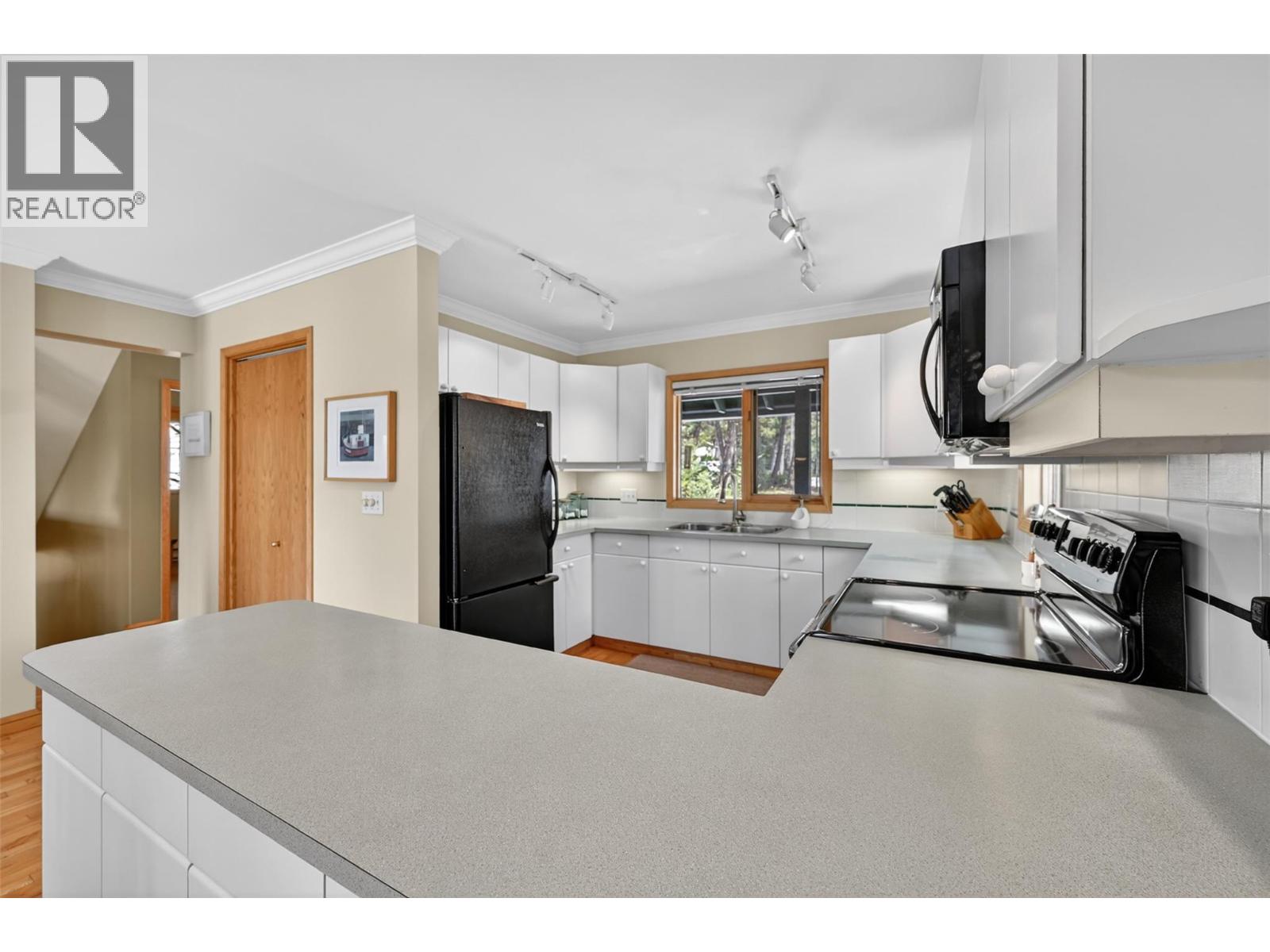 1067 Timberhill Place, Windermere, British Columbia  V0A 1K3 - Photo 15 - 10389083
