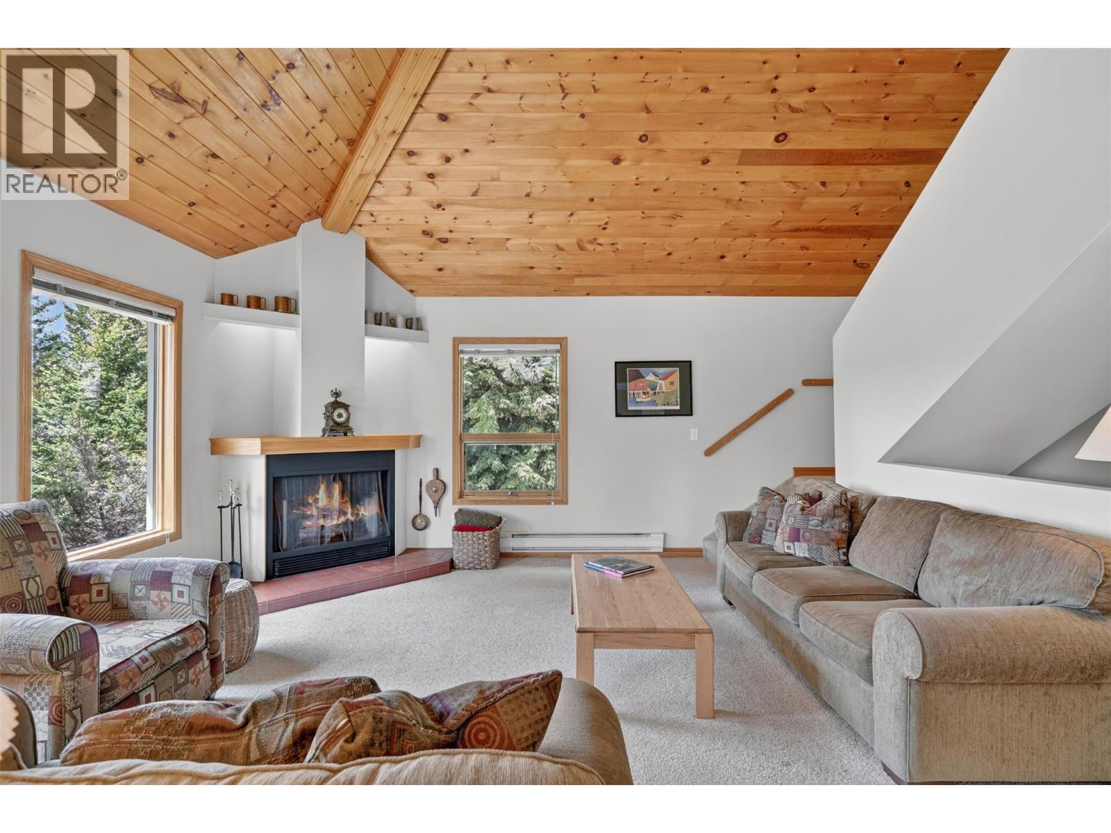 1067 Timberhill Place, Windermere, British Columbia  V0A 1K3 - Photo 4 - 10389083