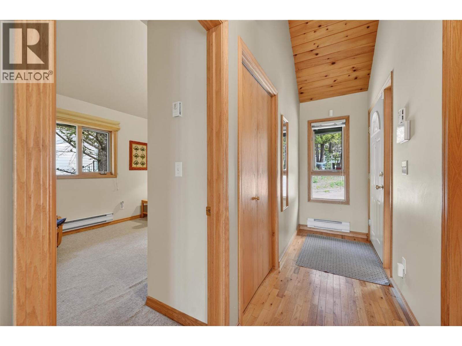 1067 Timberhill Place, Windermere, British Columbia  V0A 1K3 - Photo 9 - 10389083