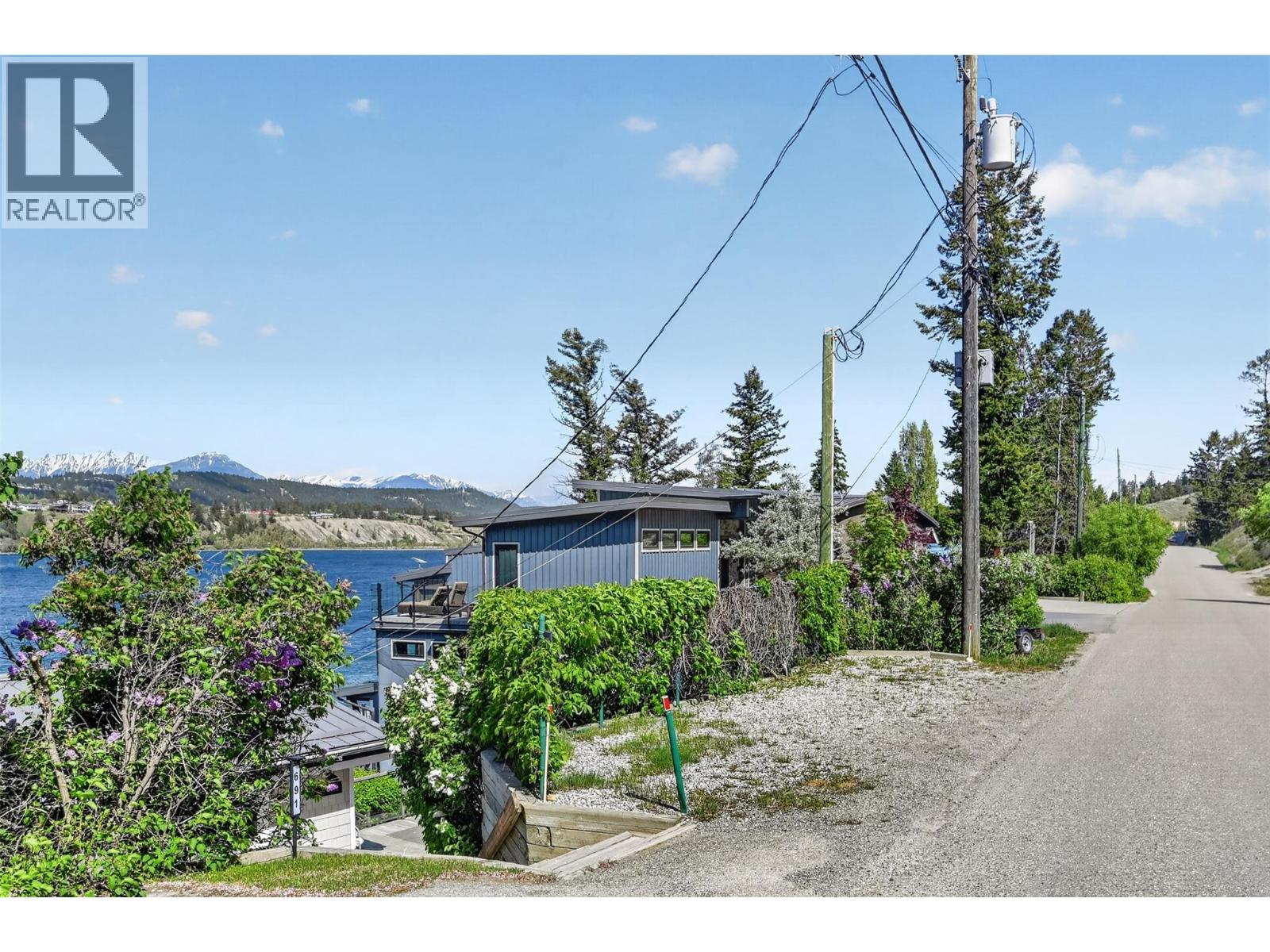 691 Lakeview Road, Invermere, British Columbia  V0A 1K3 - Photo 11 - 10388877