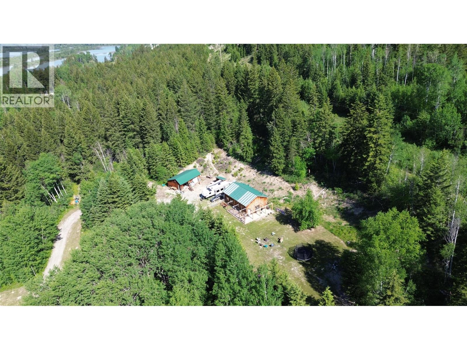 5055 95 Highway, Castledale, British Columbia  V0A 1J0 - Photo 2 - 10389588