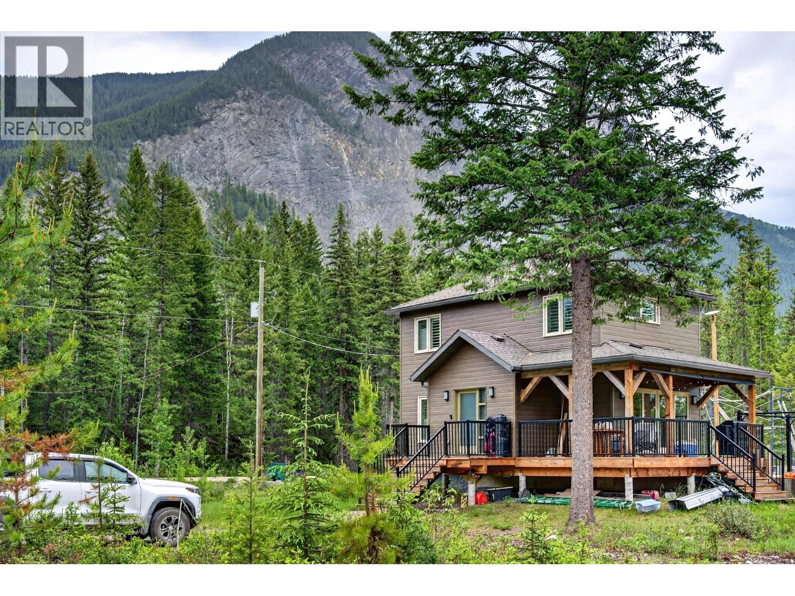 2333 Hedges Road, Golden, British Columbia  V0A 1H1 - Photo 2 - 10389825