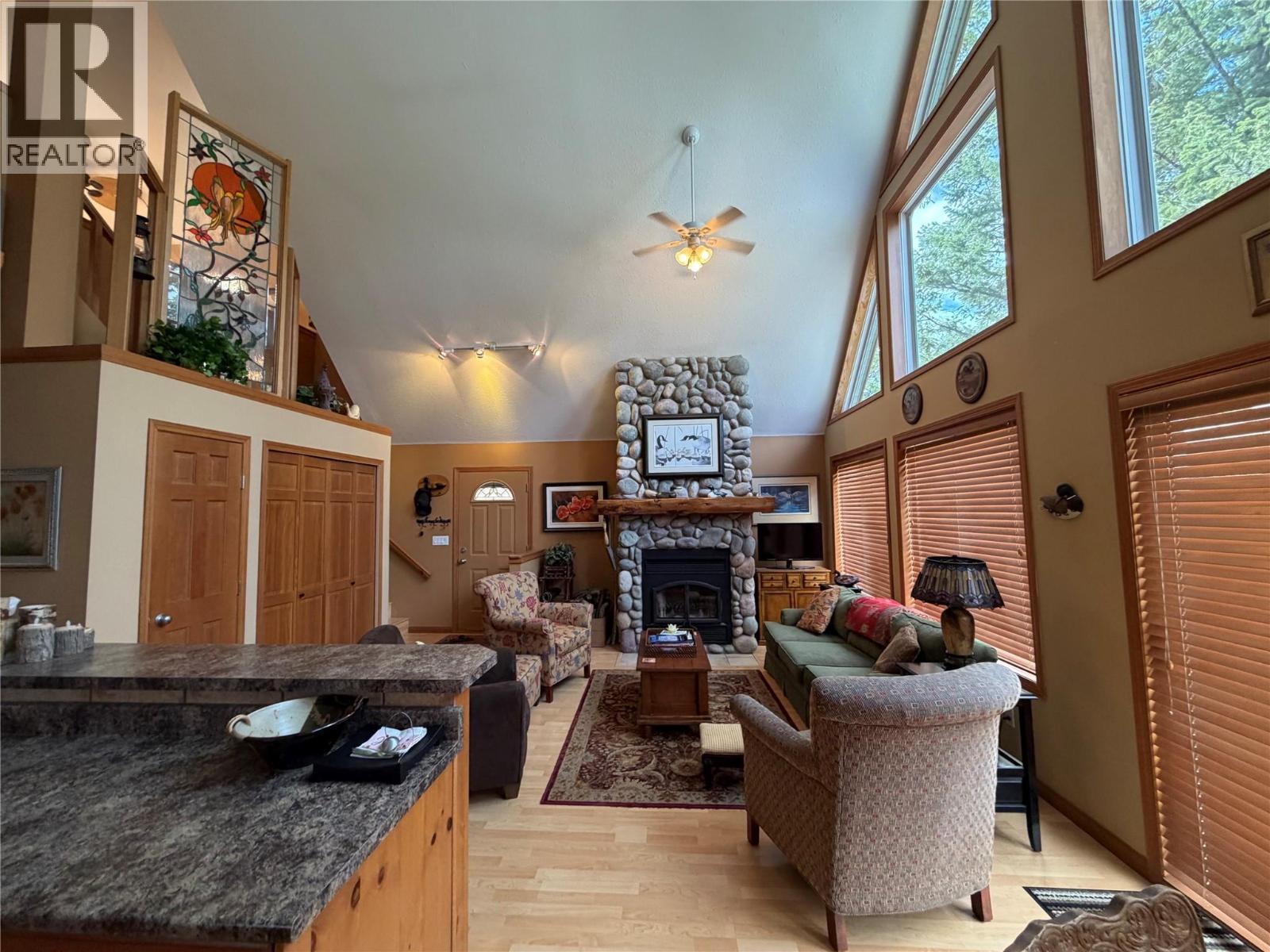 7505 Pine Cone Lane, Radium Hot Springs, British Columbia  V0A 1M0 - Photo 3 - 10389585