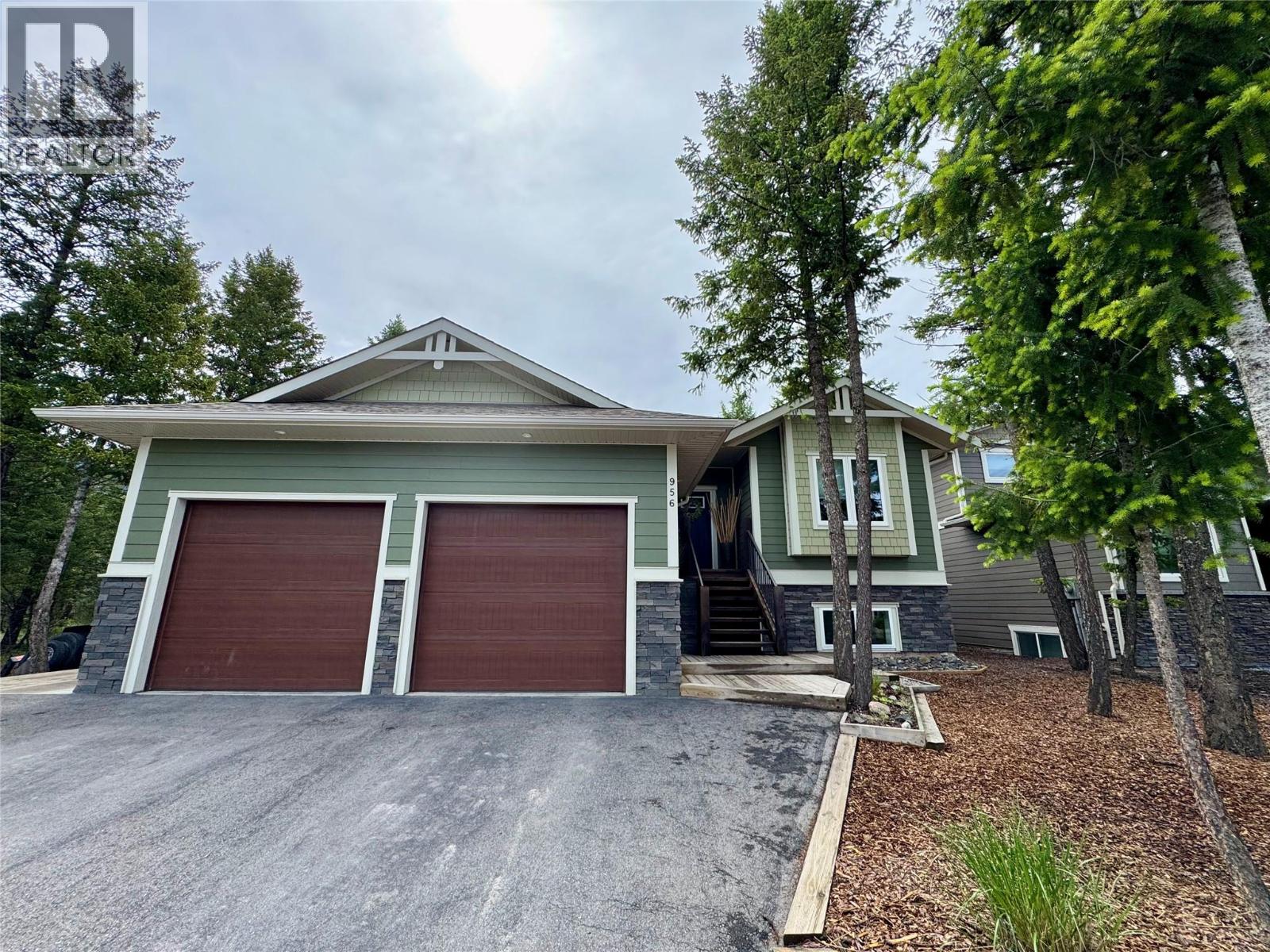 956 Copper Point Way, Invermere, British Columbia  V0A 1K3 - Photo 2 - 10389994