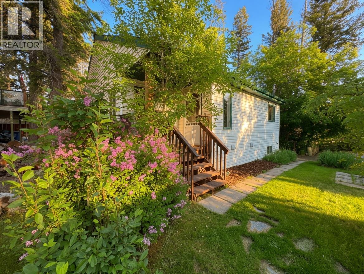 1409 10th Avenue, Invermere, British Columbia
