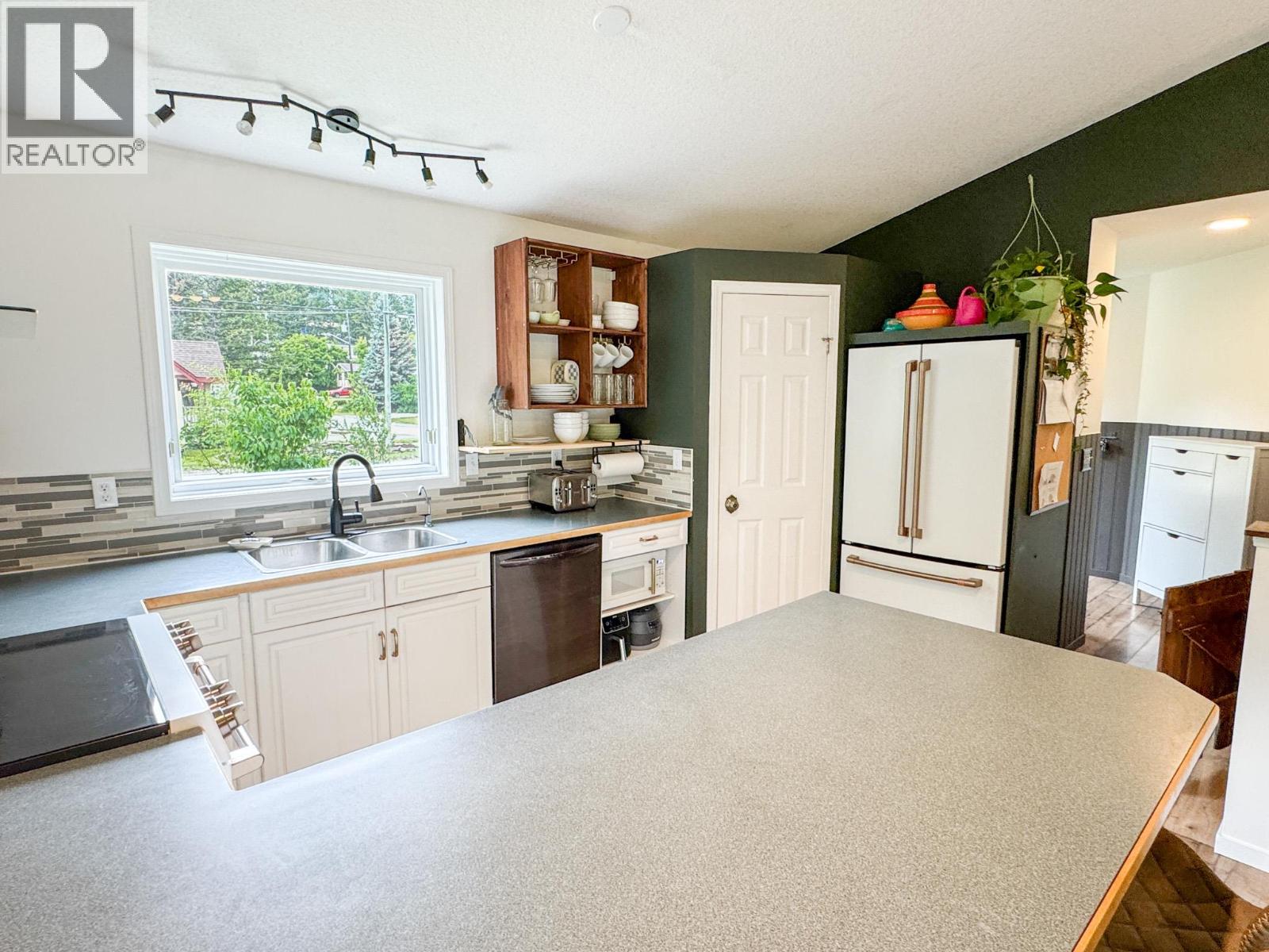 1409 10th Avenue, Invermere, British Columbia  V0A 1K0 - Photo 16 - 10390052