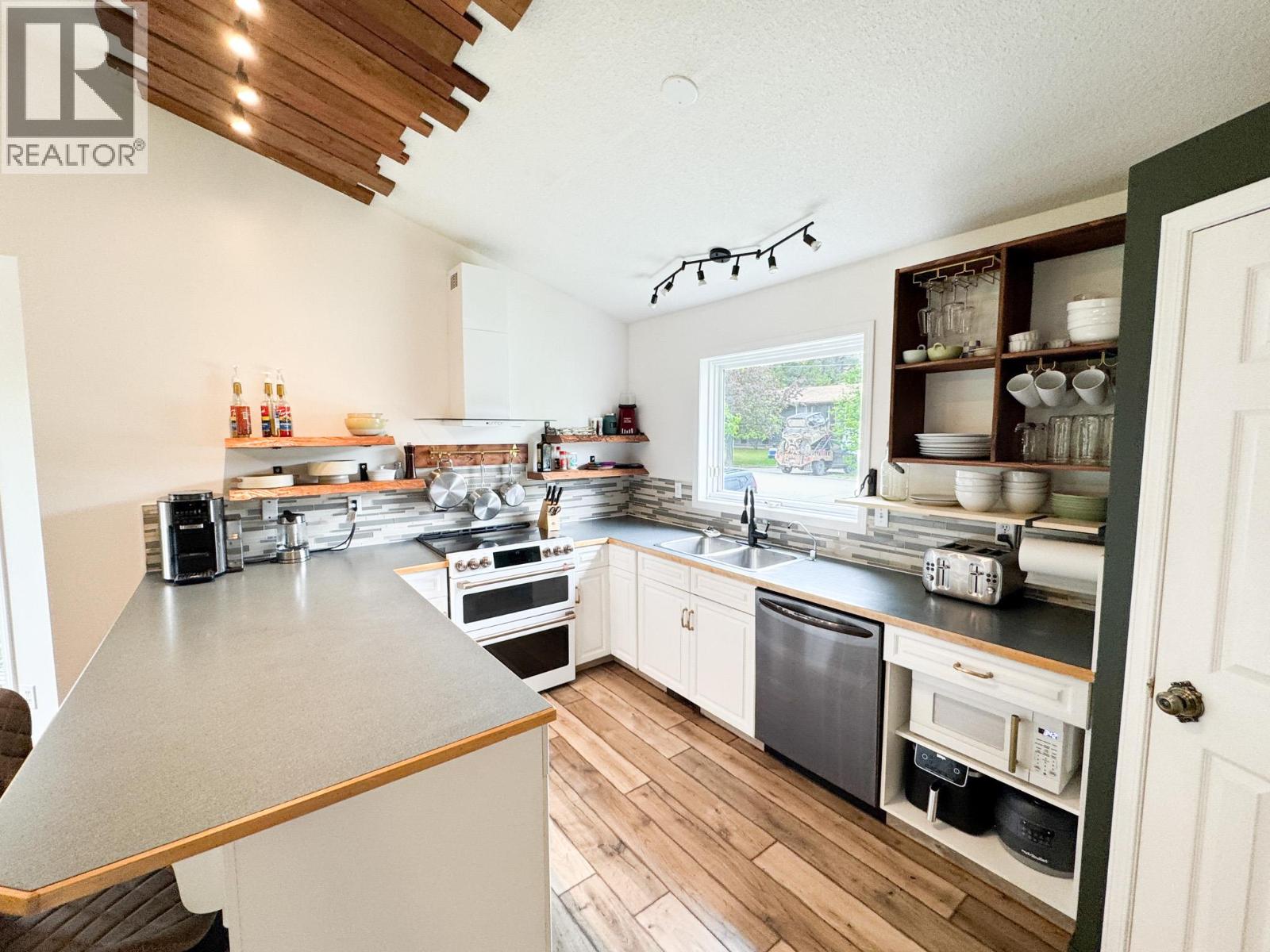 1409 10th Avenue, Invermere, British Columbia  V0A 1K0 - Photo 17 - 10390052