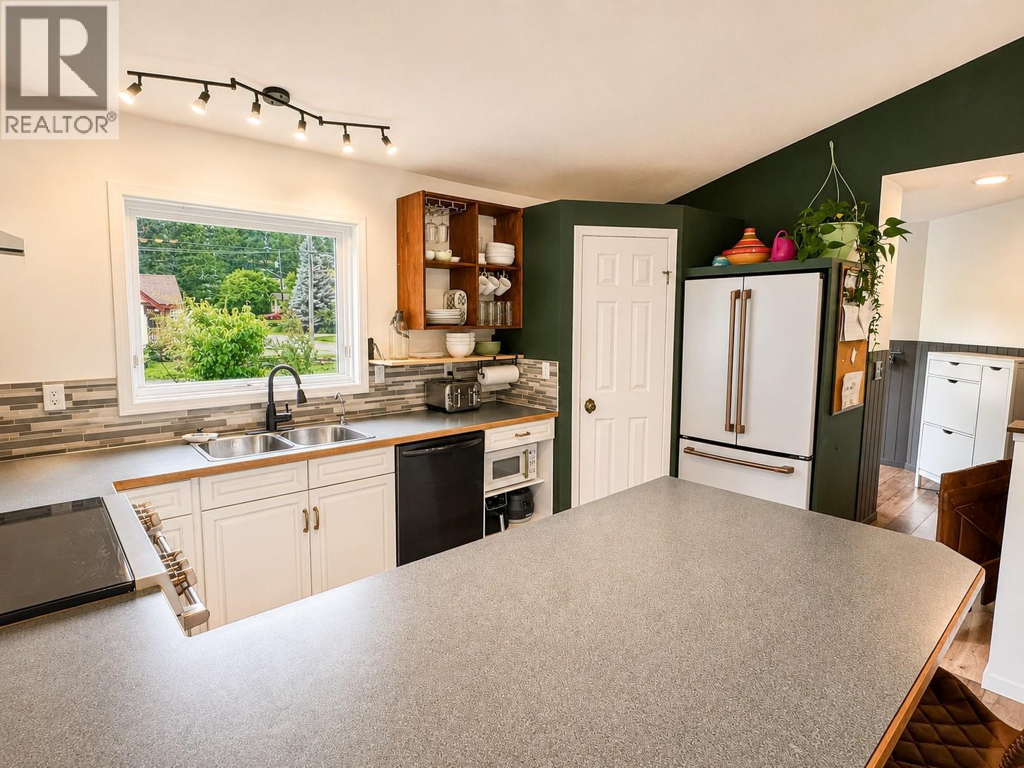 1409 10th Avenue, Invermere, British Columbia  V0A 1K0 - Photo 18 - 10390052