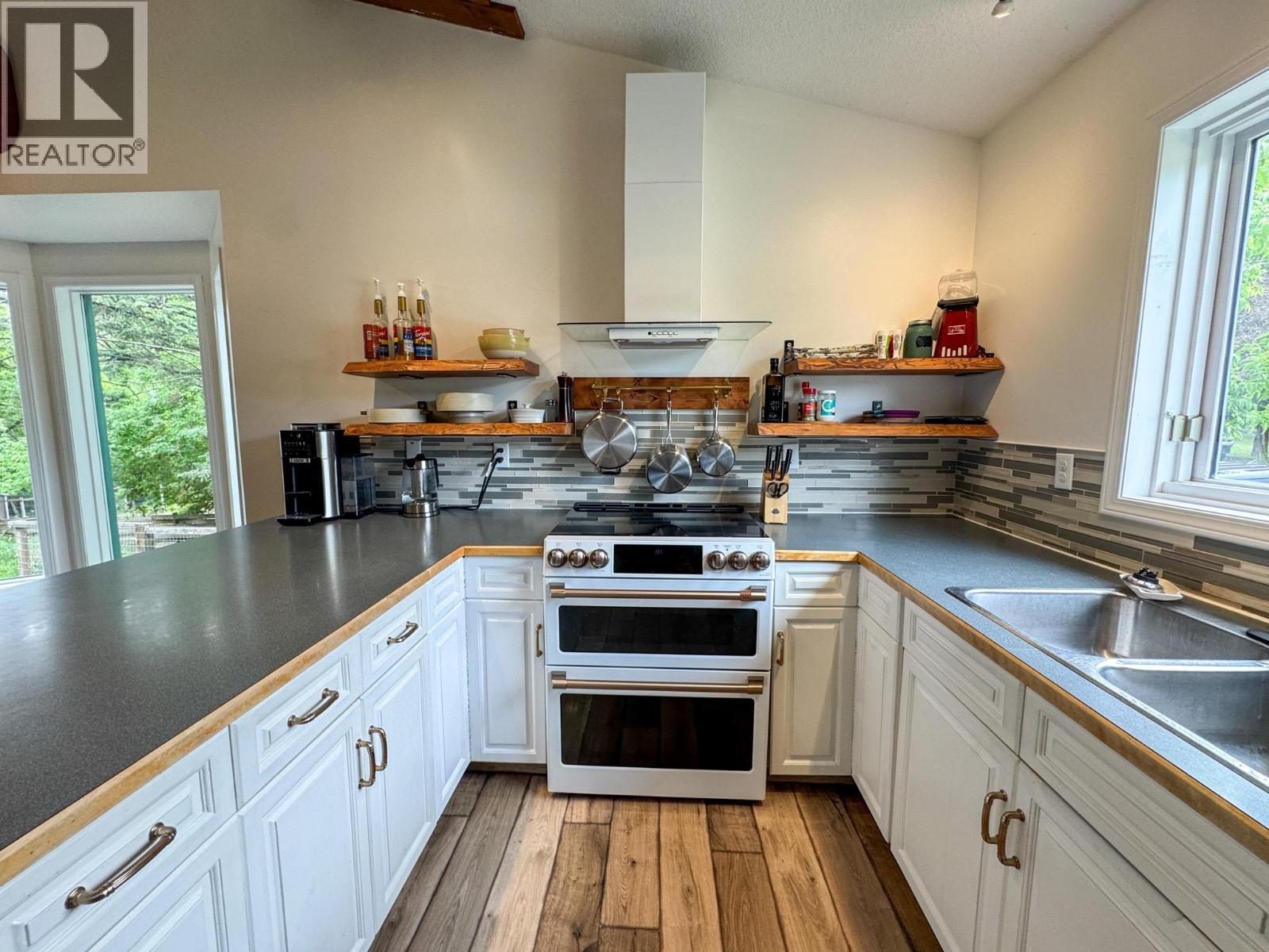 1409 10th Avenue, Invermere, British Columbia  V0A 1K0 - Photo 19 - 10390052