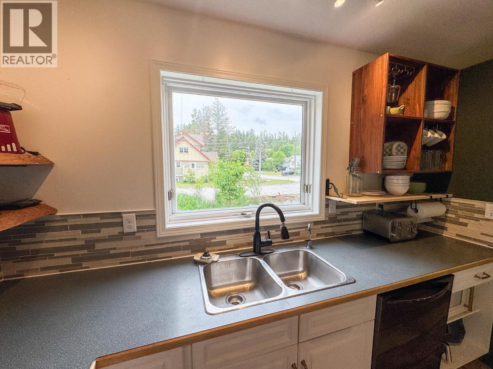1409 10th Avenue, Invermere, British Columbia  V0A 1K0 - Photo 20 - 10390052