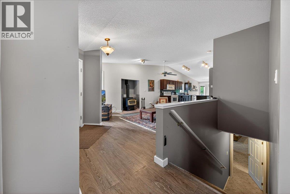 7559 Columbia Avenue Unit# 3, Radium Hot Springs, British Columbia  V0A 1M0 - Photo 24 - 10390272