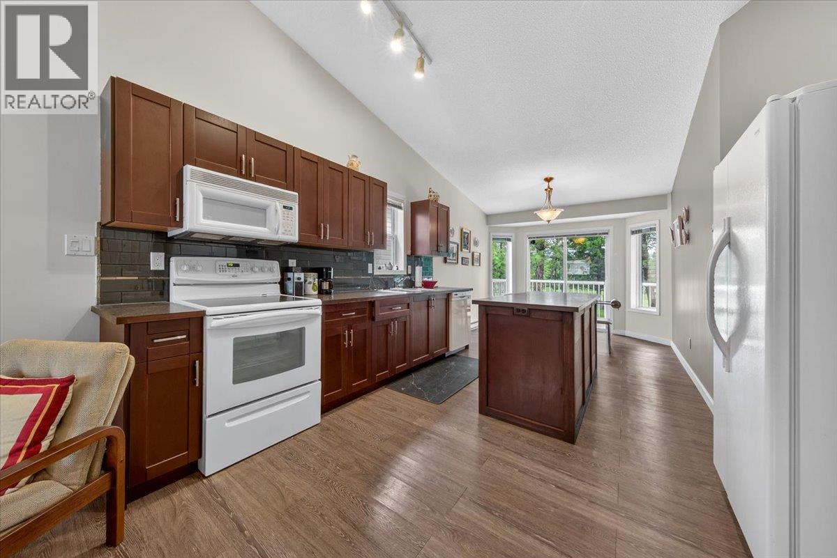 7559 Columbia Avenue Unit# 3, Radium Hot Springs, British Columbia  V0A 1M0 - Photo 6 - 10390272