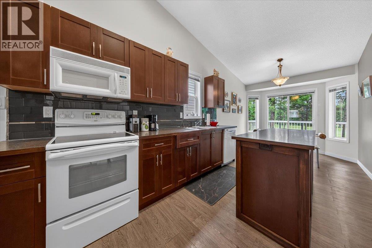 7559 Columbia Avenue Unit# 3, Radium Hot Springs, British Columbia  V0A 1M0 - Photo 8 - 10390272