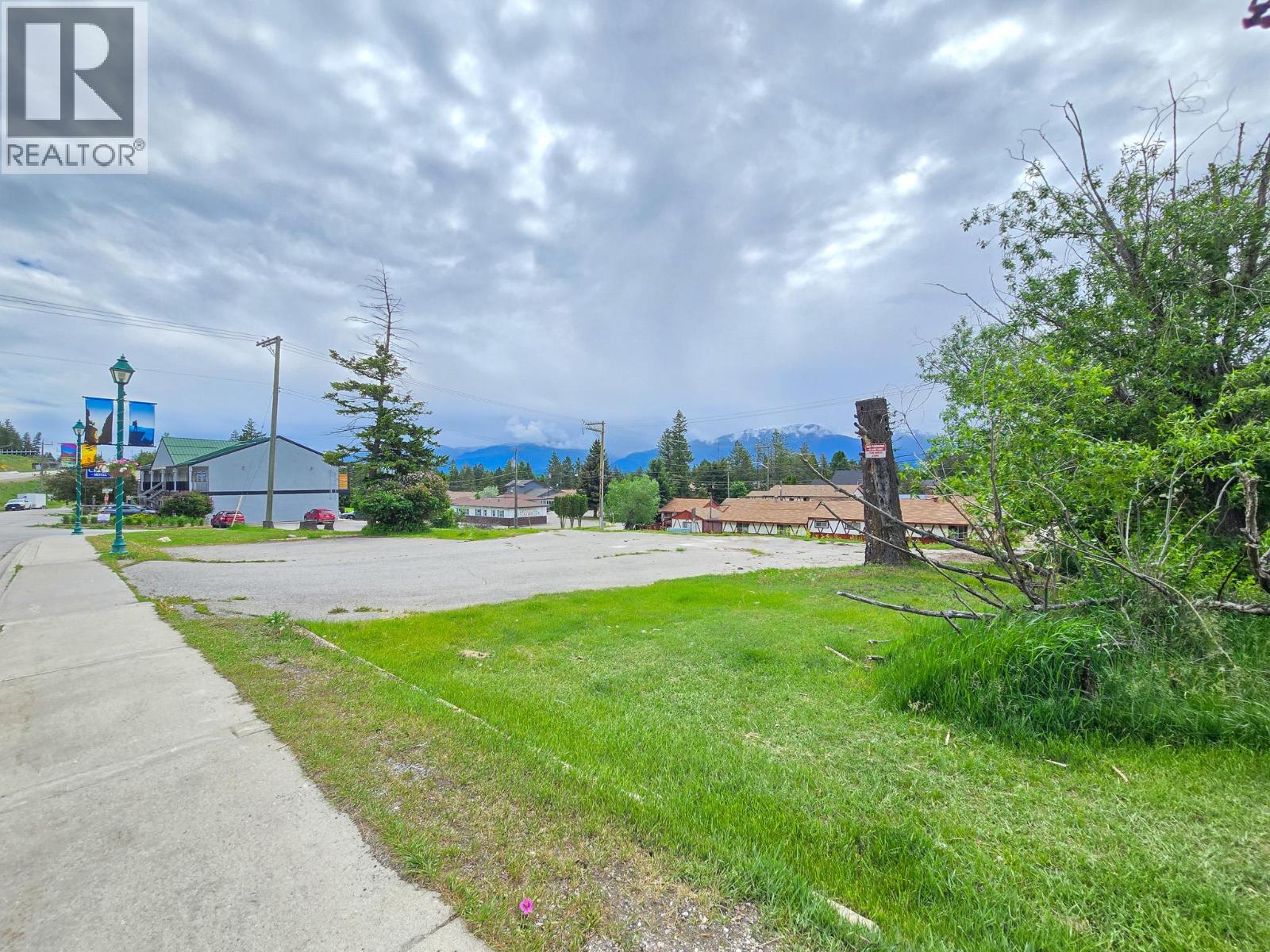 7567 & 7575 Main Street W, Radium Hot Springs, British Columbia  V0A 1M0 - Photo 18 - 10389213