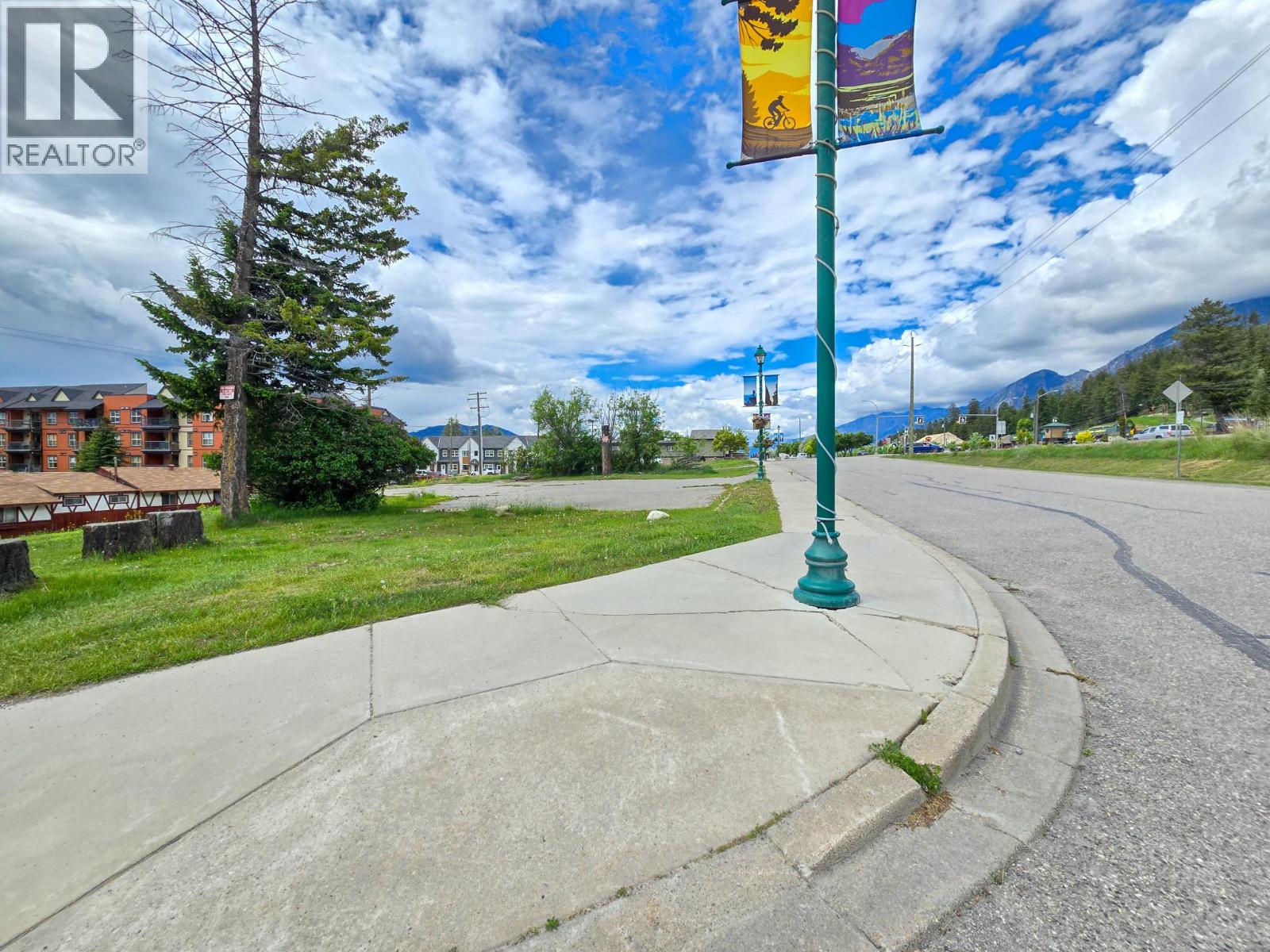 7567 & 7575 Main Street W, Radium Hot Springs, British Columbia  V0A 1M0 - Photo 20 - 10389213