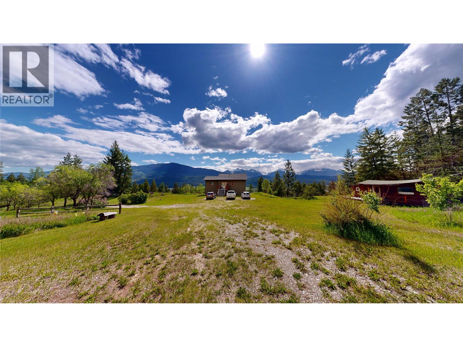 2660 95 Highway, Brisco, British Columbia  V0A 1B0 - Photo 2 - 10390601