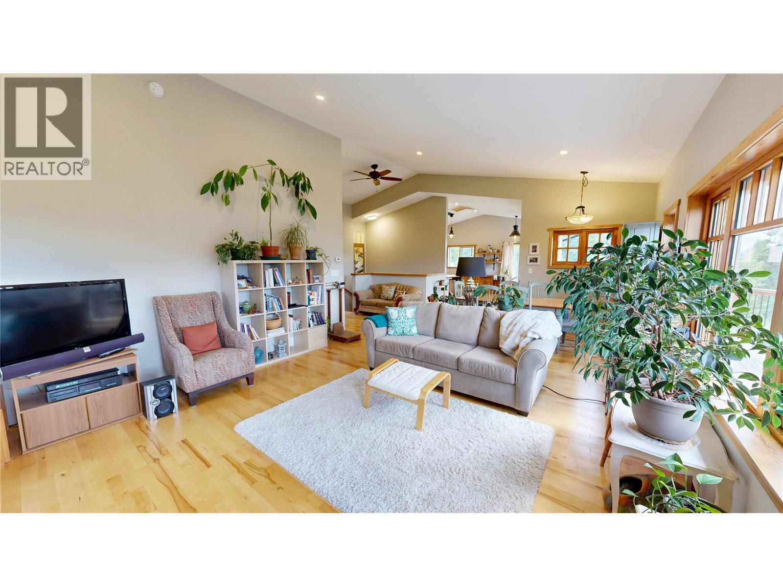 2660 95 Highway, Brisco, British Columbia  V0A 1B0 - Photo 6 - 10390601
