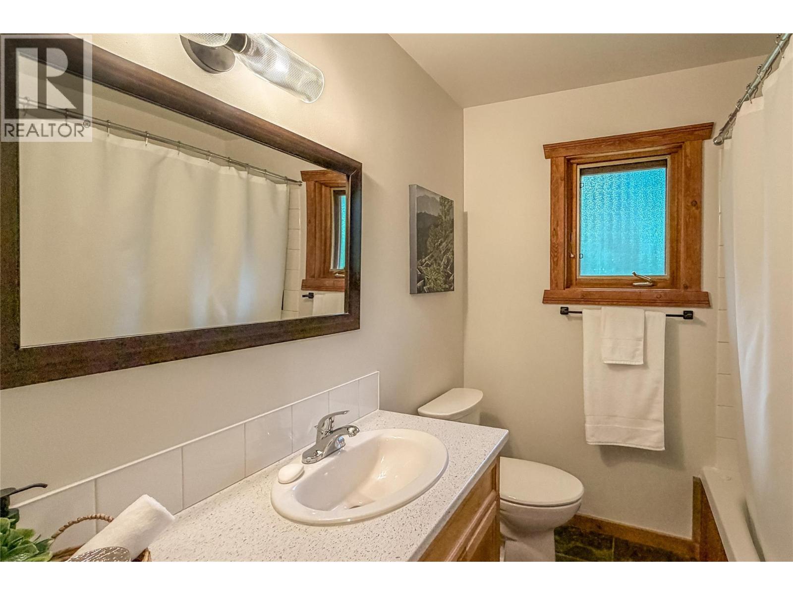 2415 Kettleston Road, Golden, British Columbia  V0A 1H1 - Photo 13 - 10390585