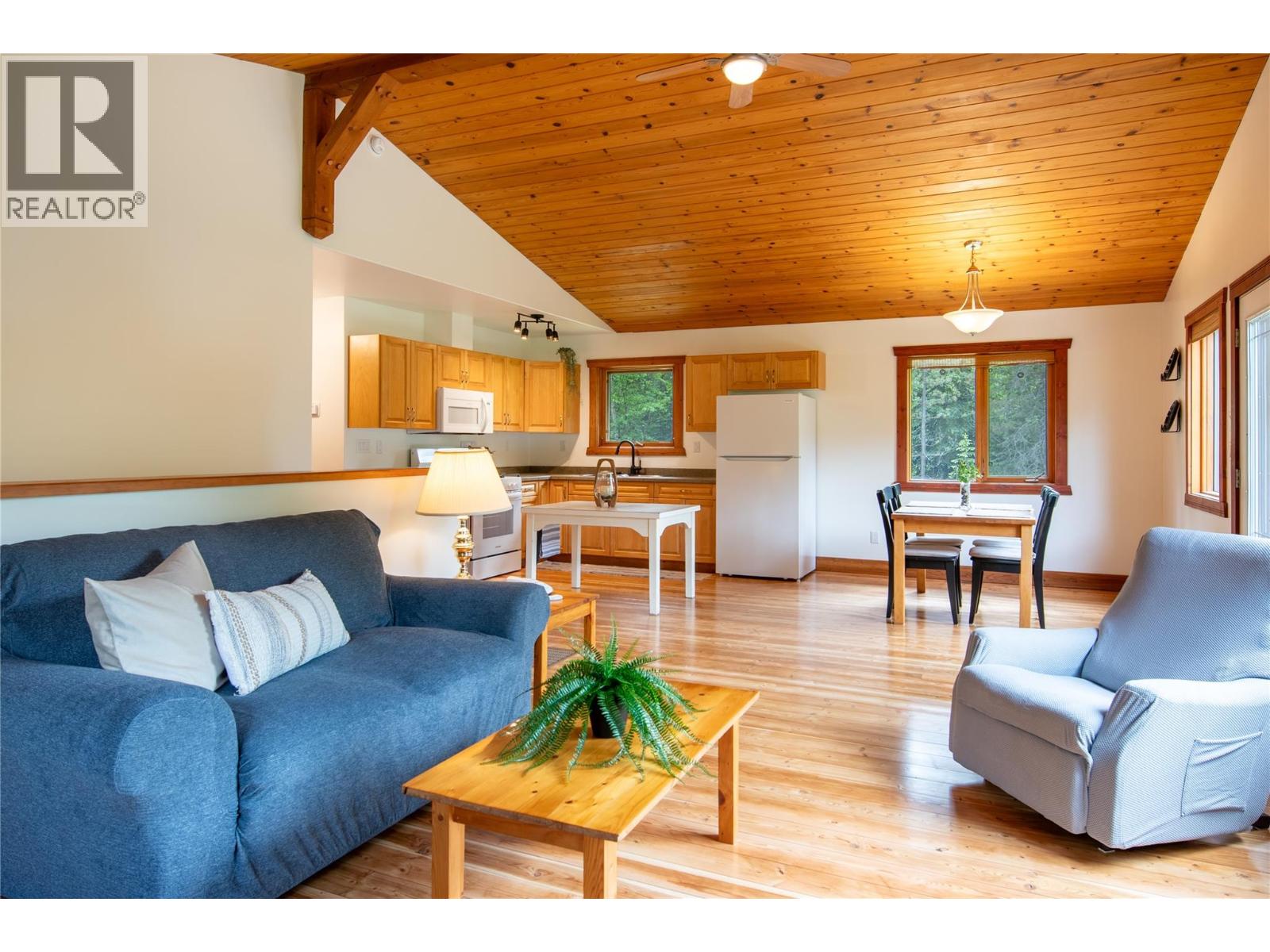 2415 Kettleston Road, Golden, British Columbia  V0A 1H1 - Photo 2 - 10390585