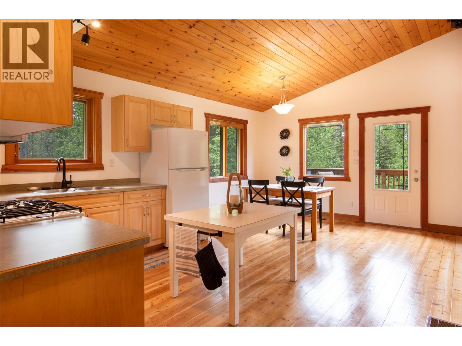 2415 Kettleston Road, Golden, British Columbia  V0A 1H1 - Photo 6 - 10390585